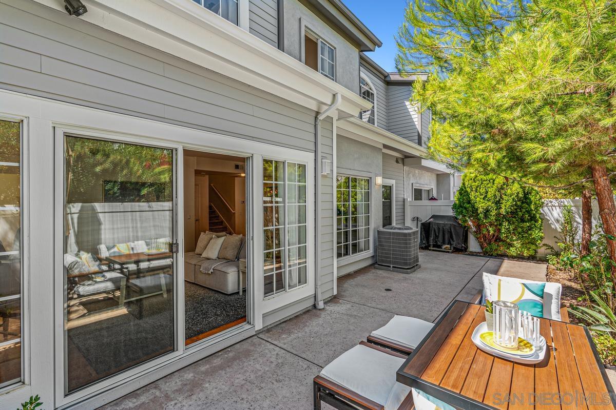 Detail Gallery Image 31 of 42 For 8619  via Mallorca  #C,  La Jolla,  CA 92037 - 3 Beds | 2/1 Baths