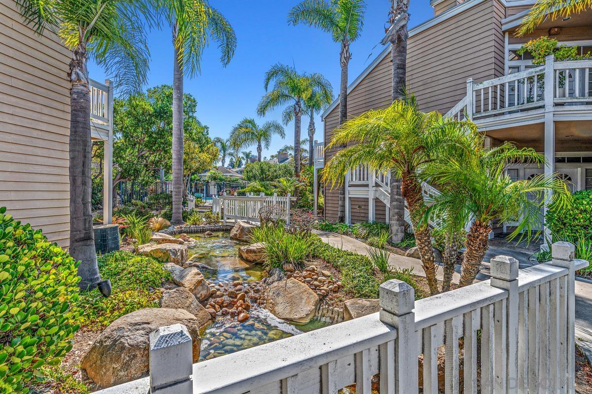 Detail Gallery Image 37 of 42 For 8619  via Mallorca  #C,  La Jolla,  CA 92037 - 3 Beds | 2/1 Baths