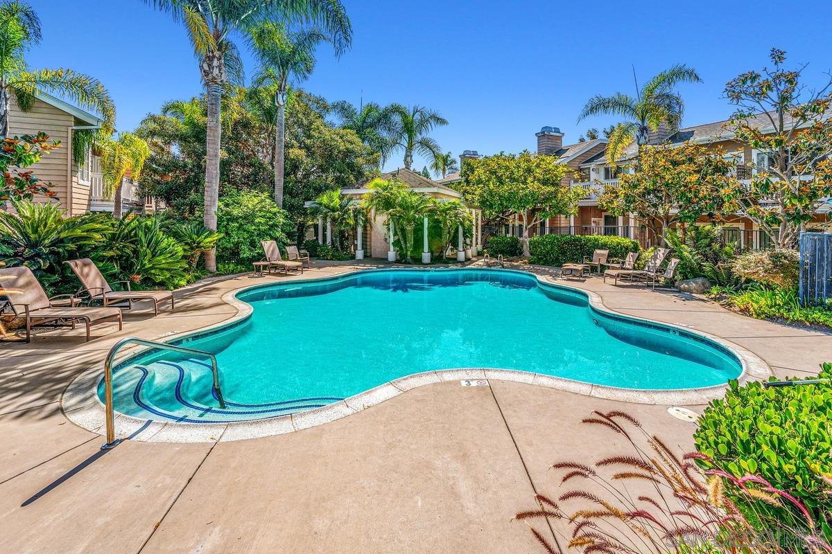 Detail Gallery Image 39 of 42 For 8619  via Mallorca  #C,  La Jolla,  CA 92037 - 3 Beds | 2/1 Baths