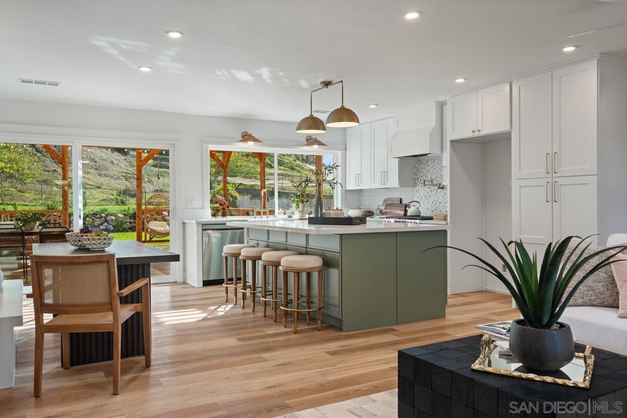 Detail Gallery Image 11 of 63 For 1155  Pepper Dr, El Cajon,  CA 92021 - 4 Beds | 2/1 Baths