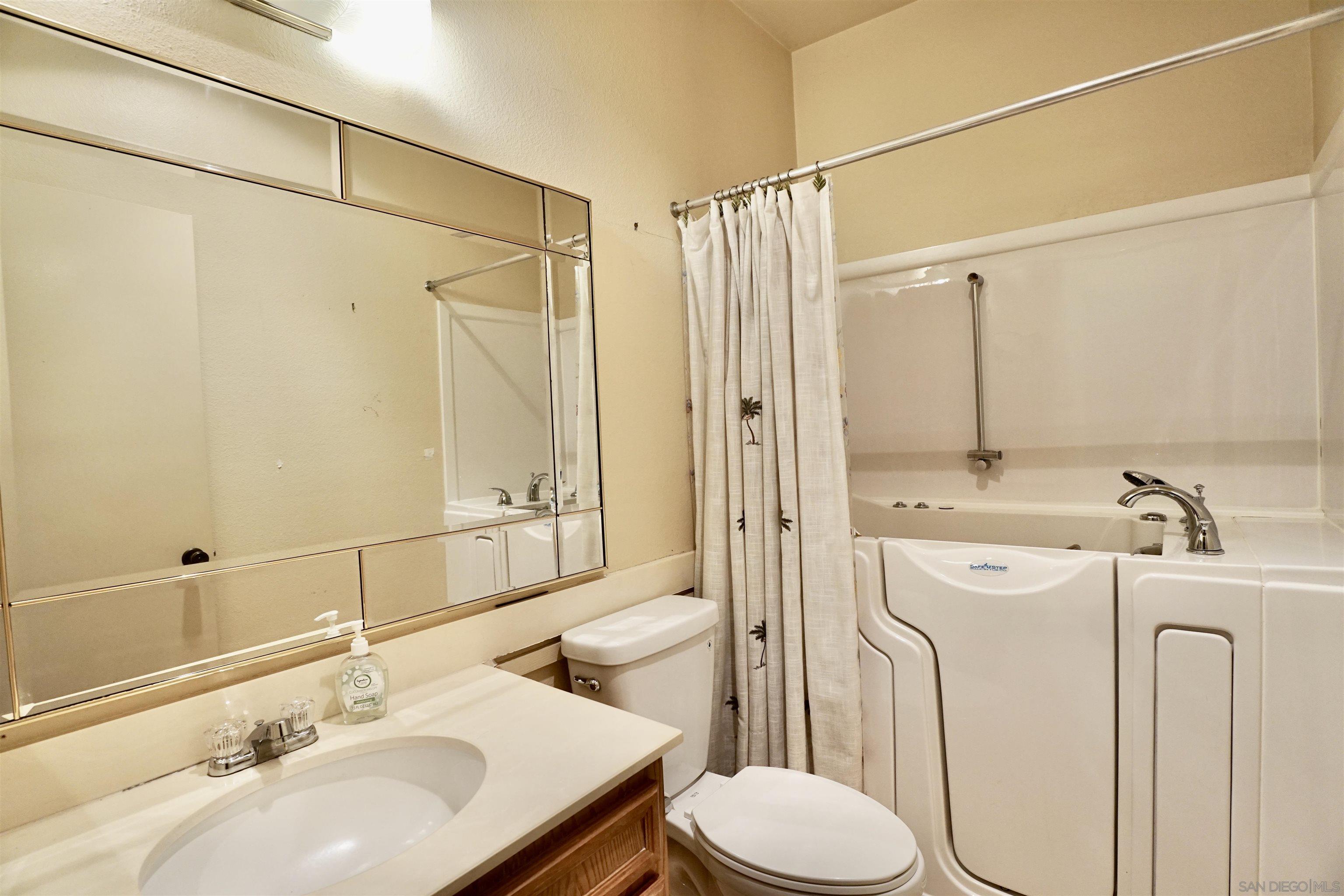 Detail Gallery Image 8 of 31 For 7390  Mission Trails Dr  #95,  Santee,  CA 92071 - 2 Beds | 2 Baths