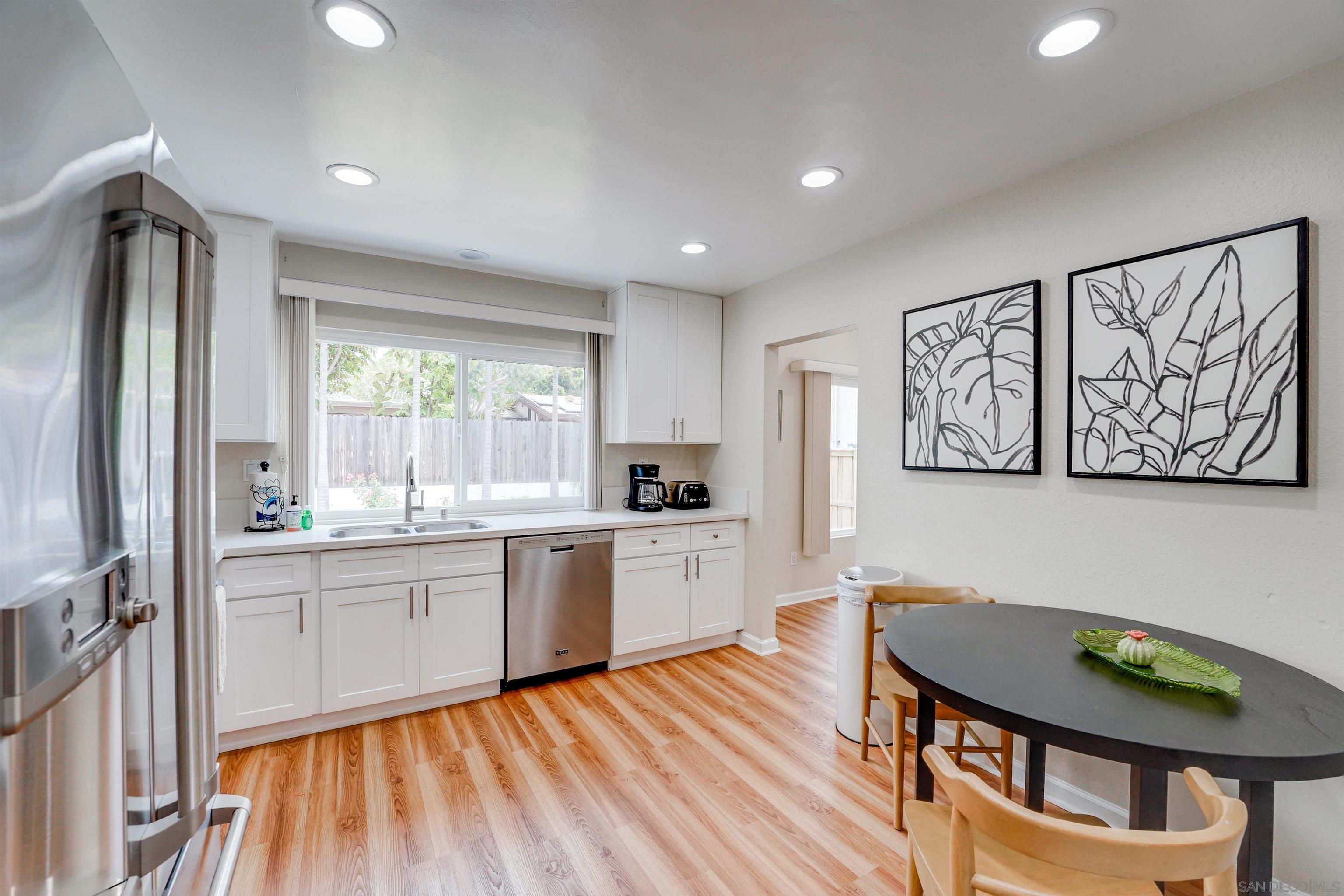 Detail Gallery Image 11 of 29 For 8229  El Paseo Grande, La Jolla,  CA 92037 - 4 Beds | 2/1 Baths