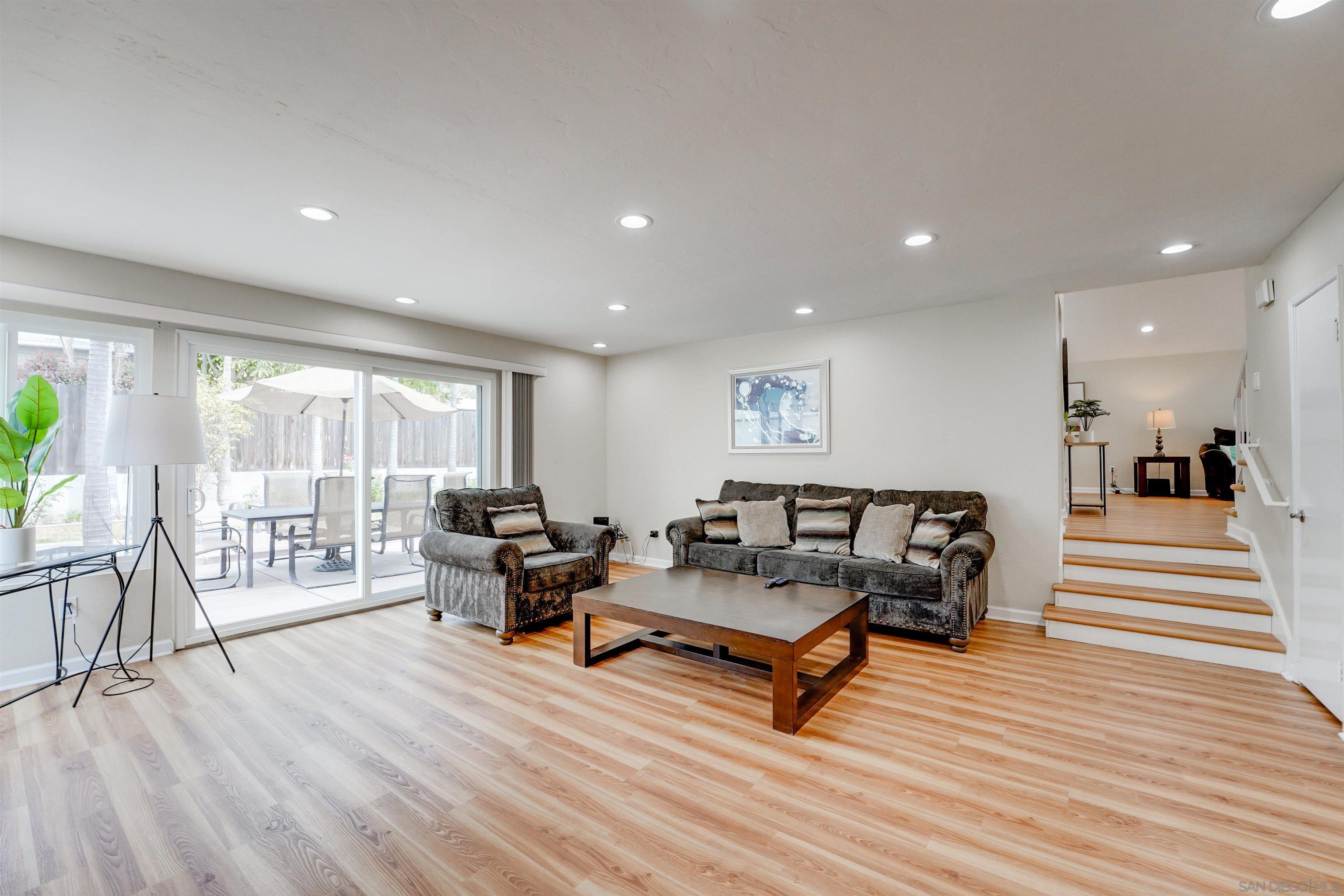Detail Gallery Image 13 of 29 For 8229  El Paseo Grande, La Jolla,  CA 92037 - 4 Beds | 2/1 Baths