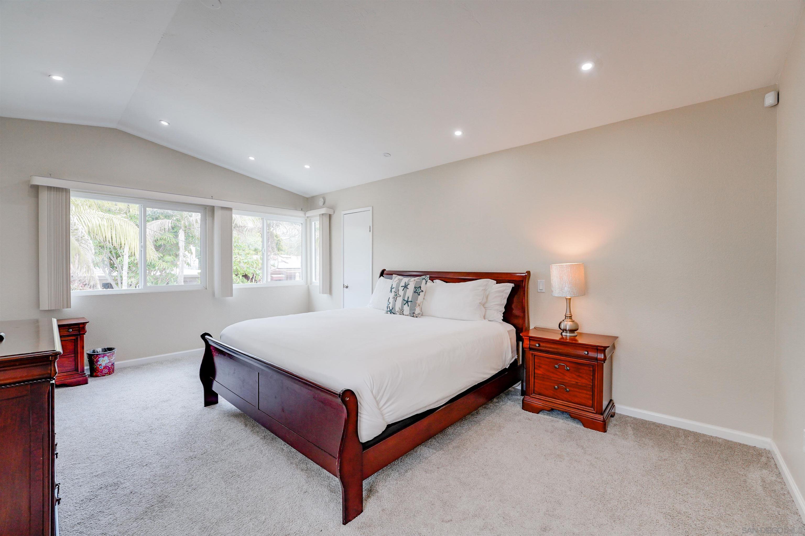 Detail Gallery Image 17 of 29 For 8229  El Paseo Grande, La Jolla,  CA 92037 - 4 Beds | 2/1 Baths