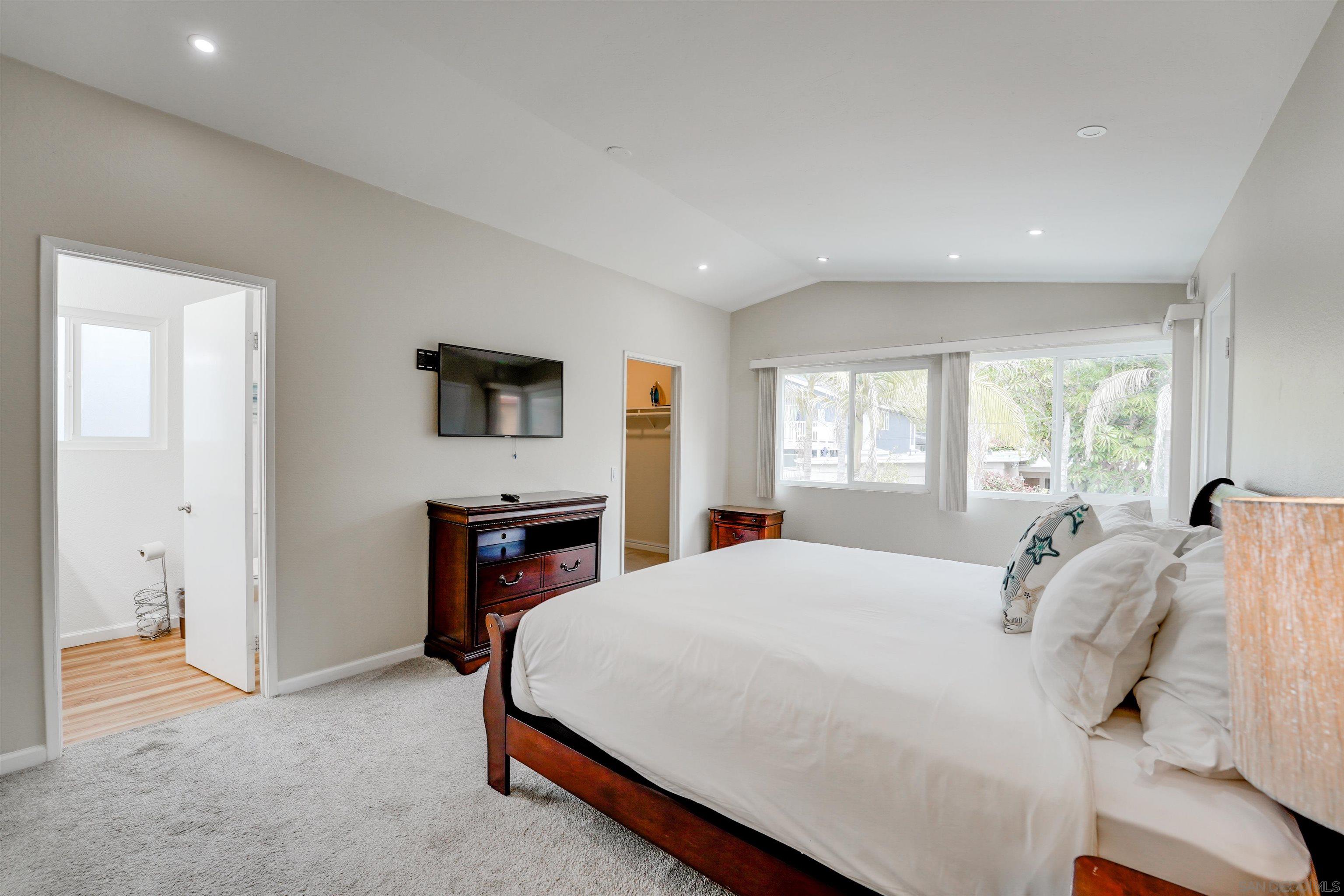Detail Gallery Image 18 of 29 For 8229  El Paseo Grande, La Jolla,  CA 92037 - 4 Beds | 2/1 Baths