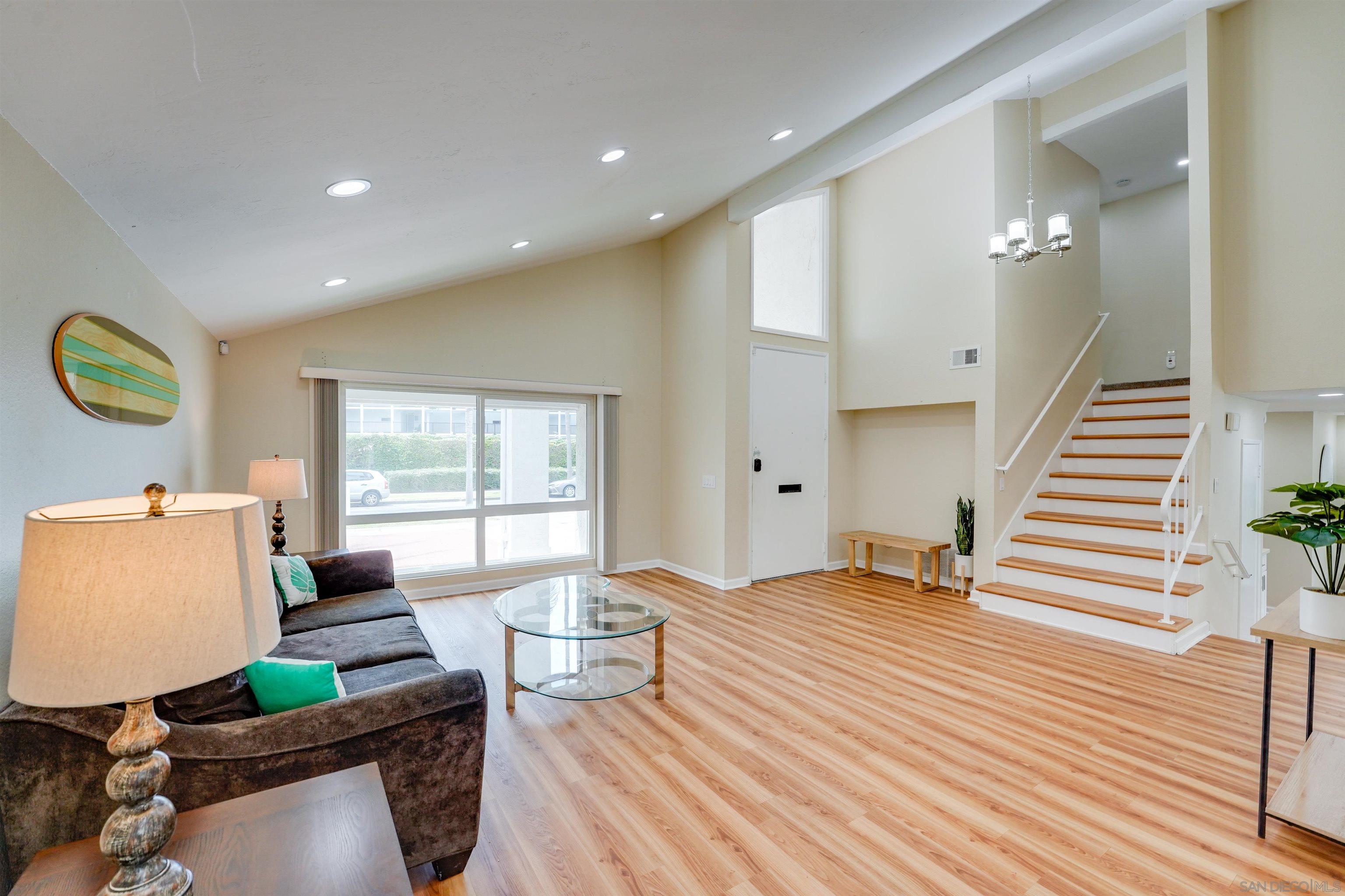 Detail Gallery Image 3 of 29 For 8229  El Paseo Grande, La Jolla,  CA 92037 - 4 Beds | 2/1 Baths