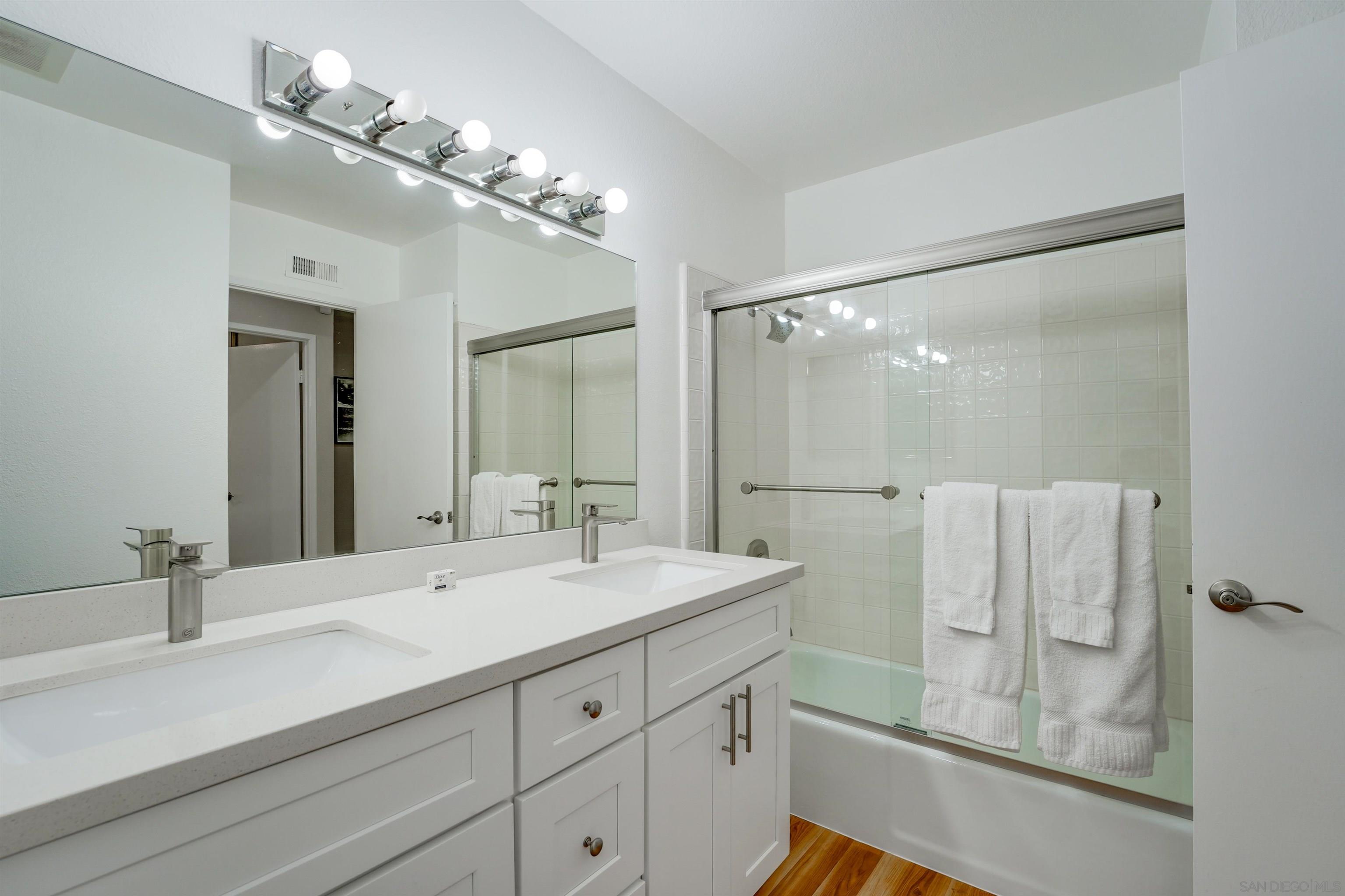 Detail Gallery Image 24 of 29 For 8229  El Paseo Grande, La Jolla,  CA 92037 - 4 Beds | 2/1 Baths