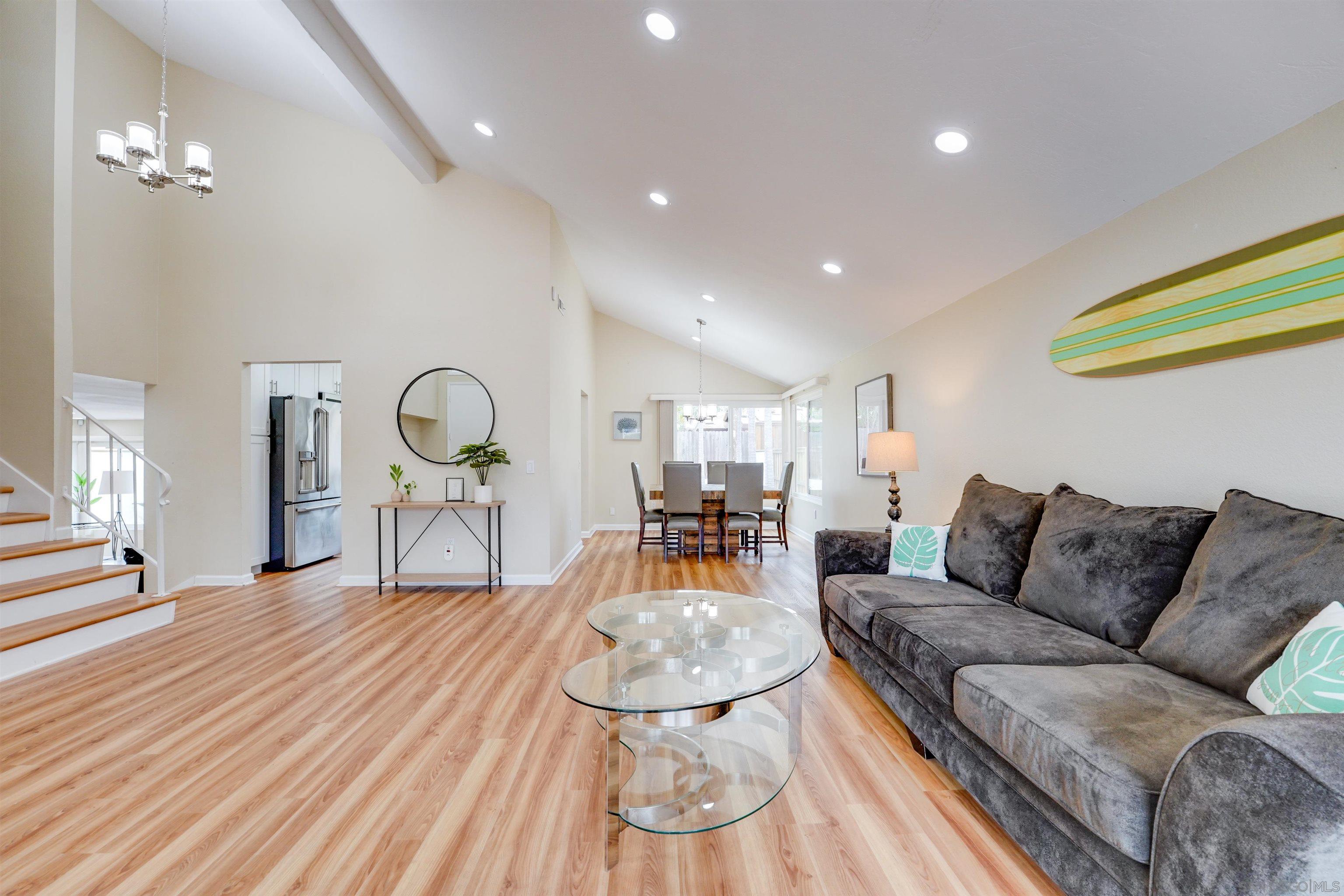 Detail Gallery Image 5 of 29 For 8229  El Paseo Grande, La Jolla,  CA 92037 - 4 Beds | 2/1 Baths