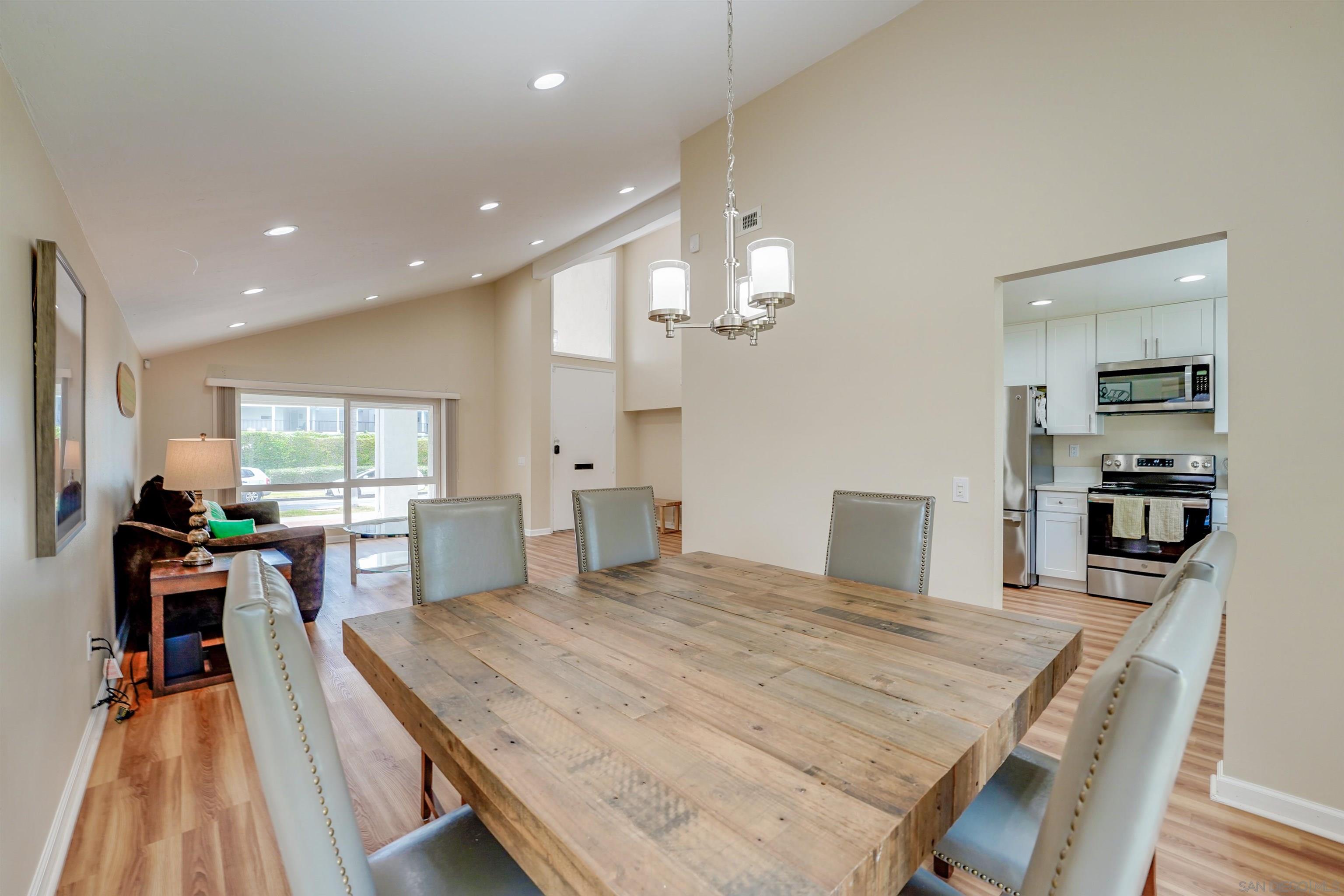 Detail Gallery Image 8 of 29 For 8229  El Paseo Grande, La Jolla,  CA 92037 - 4 Beds | 2/1 Baths