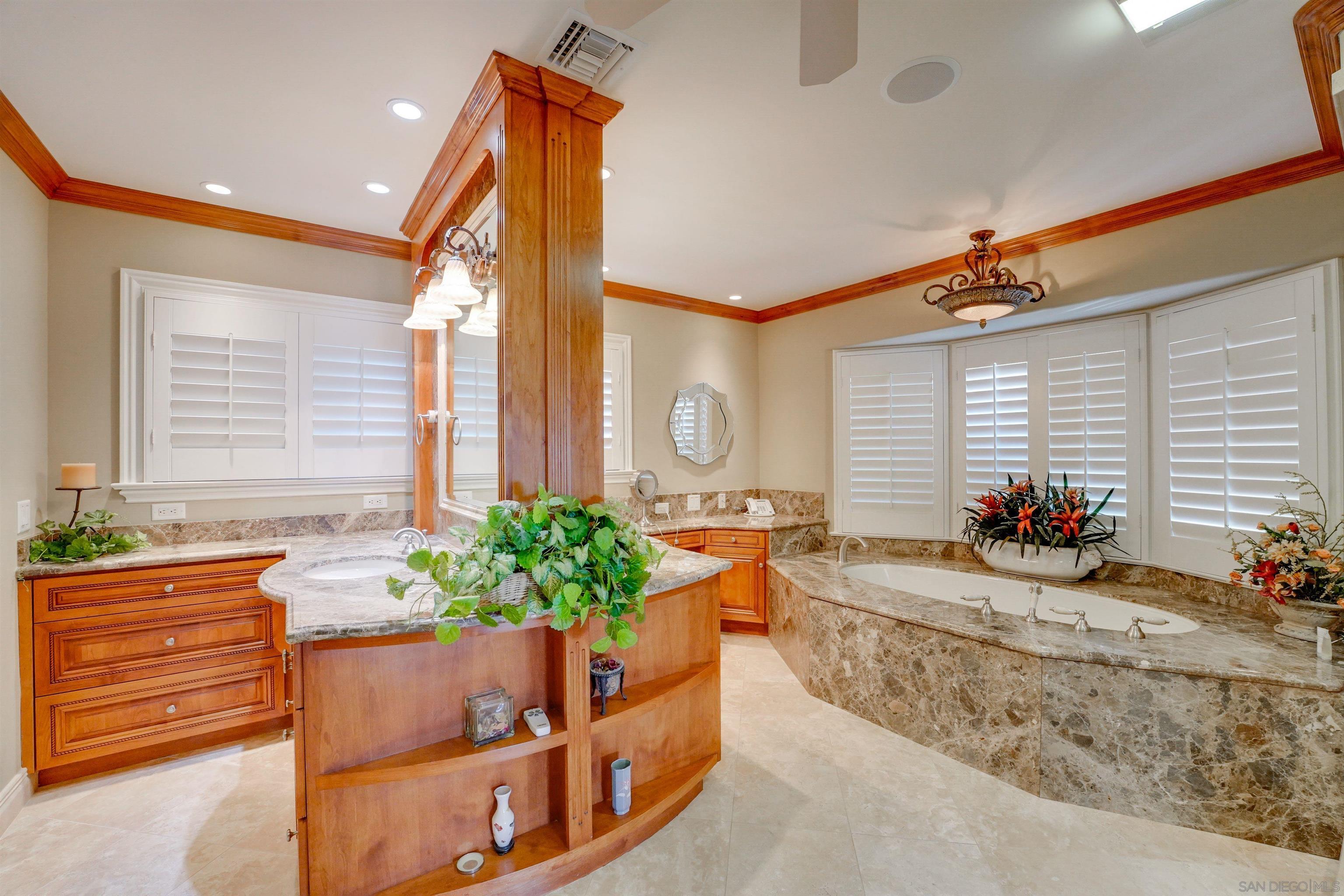 Detail Gallery Image 35 of 64 For 6010  Camino De La Costa, La Jolla,  CA 92037 - 4 Beds | 4/1 Baths