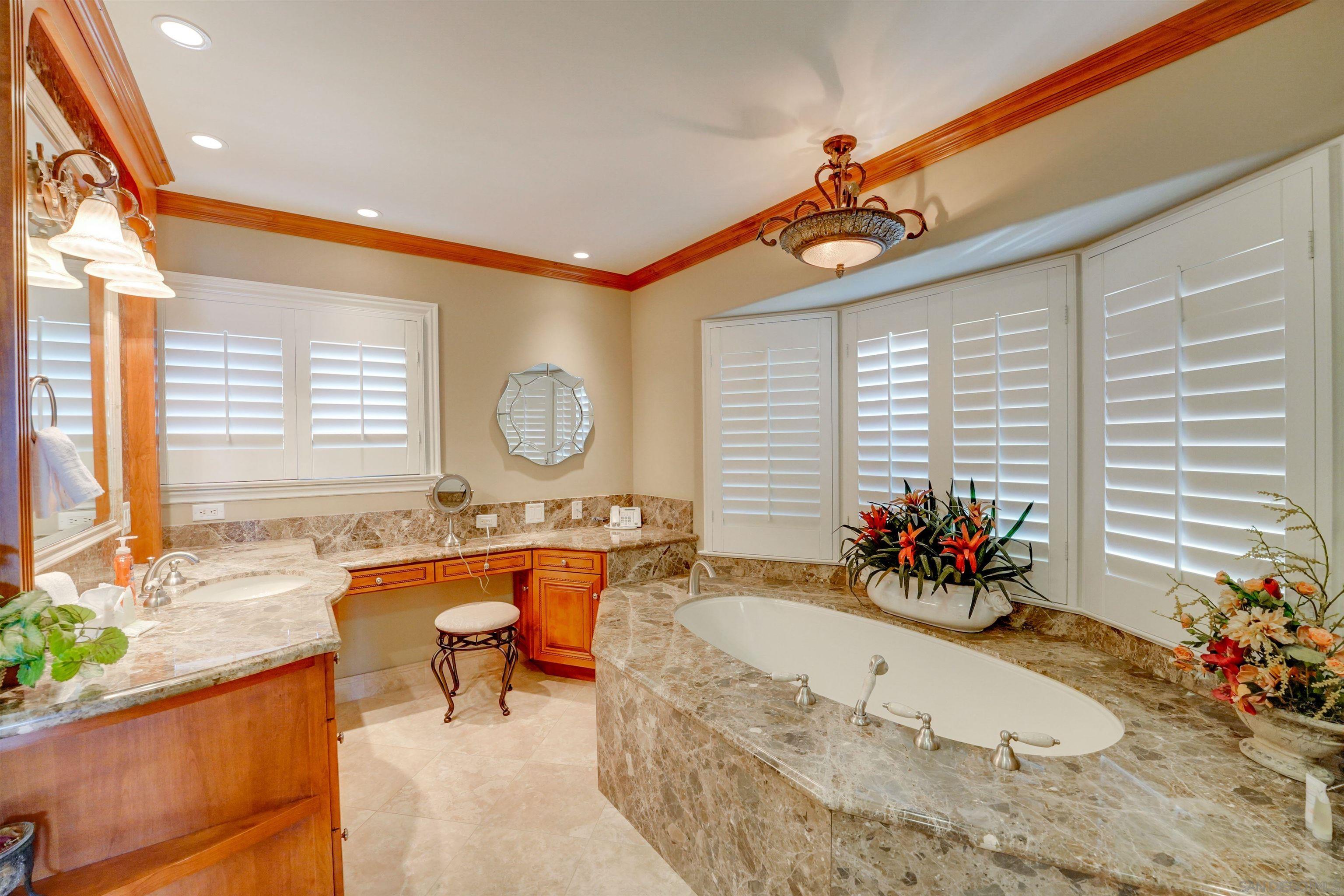 Detail Gallery Image 36 of 64 For 6010  Camino De La Costa, La Jolla,  CA 92037 - 4 Beds | 4/1 Baths