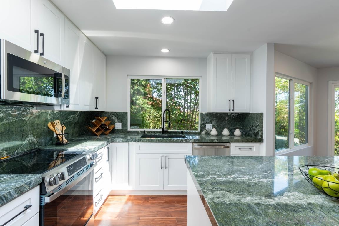 Detail Gallery Image 8 of 70 For 907  Ridge Heights Road, Fallbrook,  CA 92028 - 4 Beds | 2/1 Baths