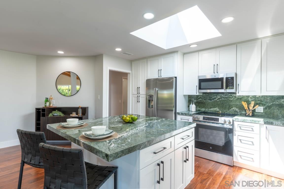 Detail Gallery Image 9 of 70 For 907  Ridge Heights Road, Fallbrook,  CA 92028 - 4 Beds | 2/1 Baths