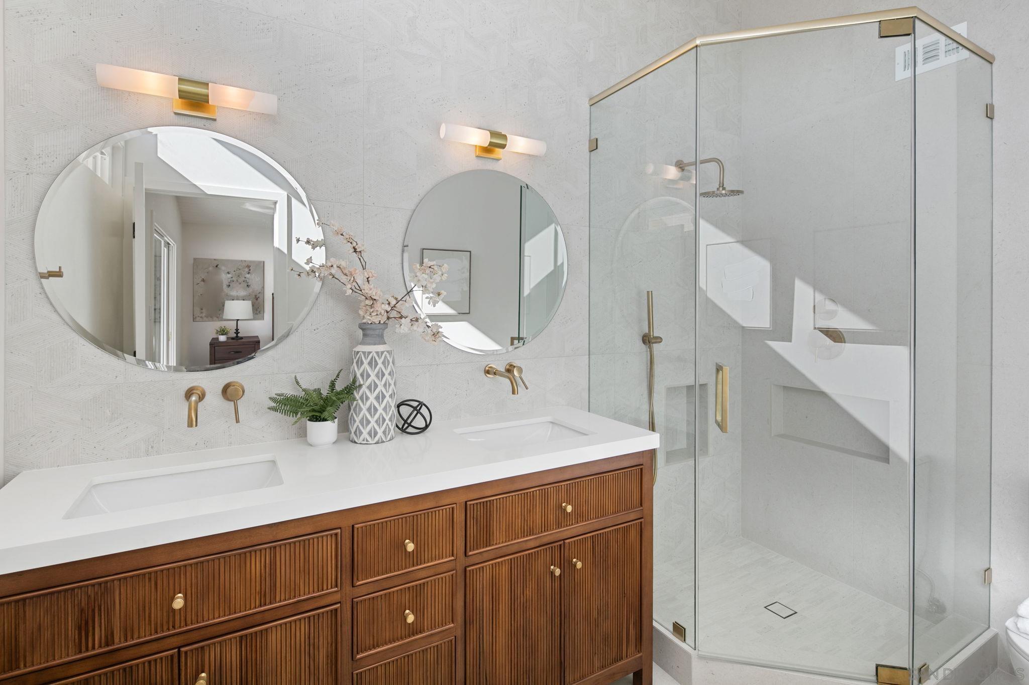 Detail Gallery Image 17 of 37 For 2561  Loring St, San Diego,  CA 92109 - 3 Beds | 2 Baths