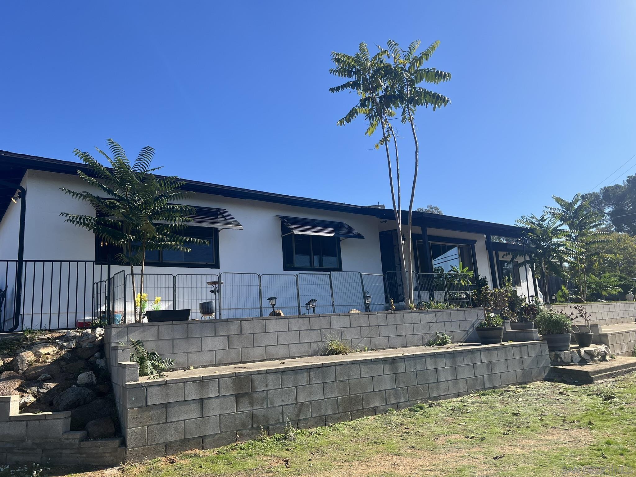 Detail Gallery Image 3 of 33 For 272  Lilac Dr, El Cajon,  CA 92021 - 5 Beds | 2 Baths