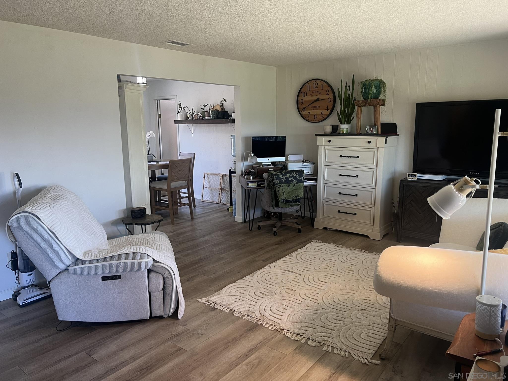 Detail Gallery Image 4 of 33 For 272  Lilac Dr, El Cajon,  CA 92021 - 5 Beds | 2 Baths