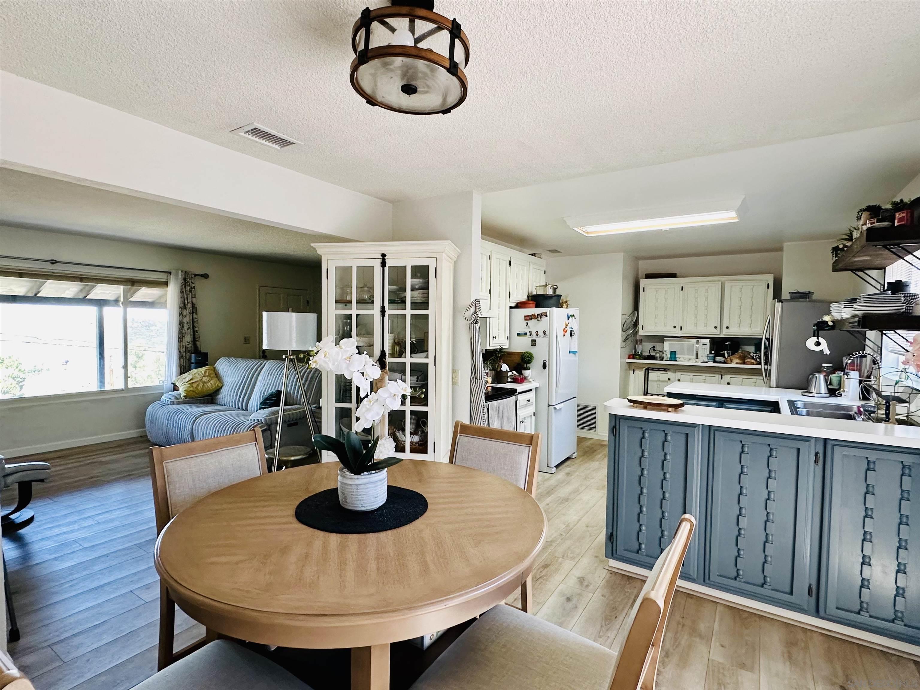 Detail Gallery Image 8 of 33 For 272  Lilac Dr, El Cajon,  CA 92021 - 5 Beds | 2 Baths