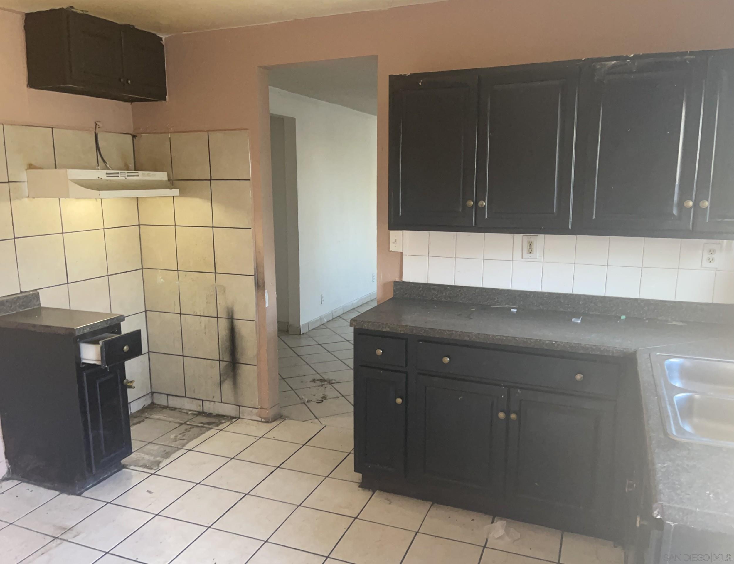 Detail Gallery Image 4 of 12 For 3851-53  Hemlock St, San Diego,  CA 92113 - – Beds | – Baths