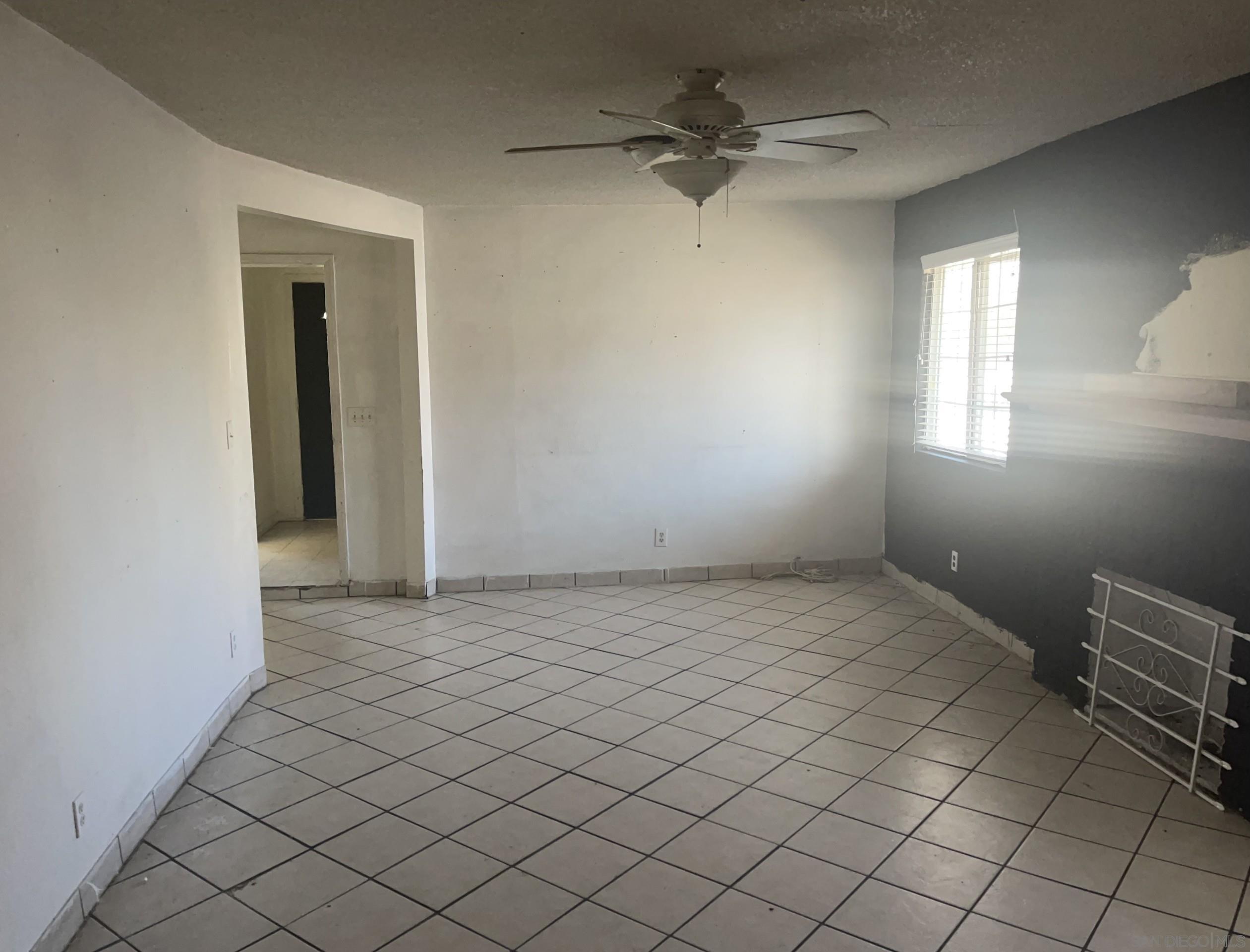 Detail Gallery Image 5 of 12 For 3851-53  Hemlock St, San Diego,  CA 92113 - – Beds | – Baths