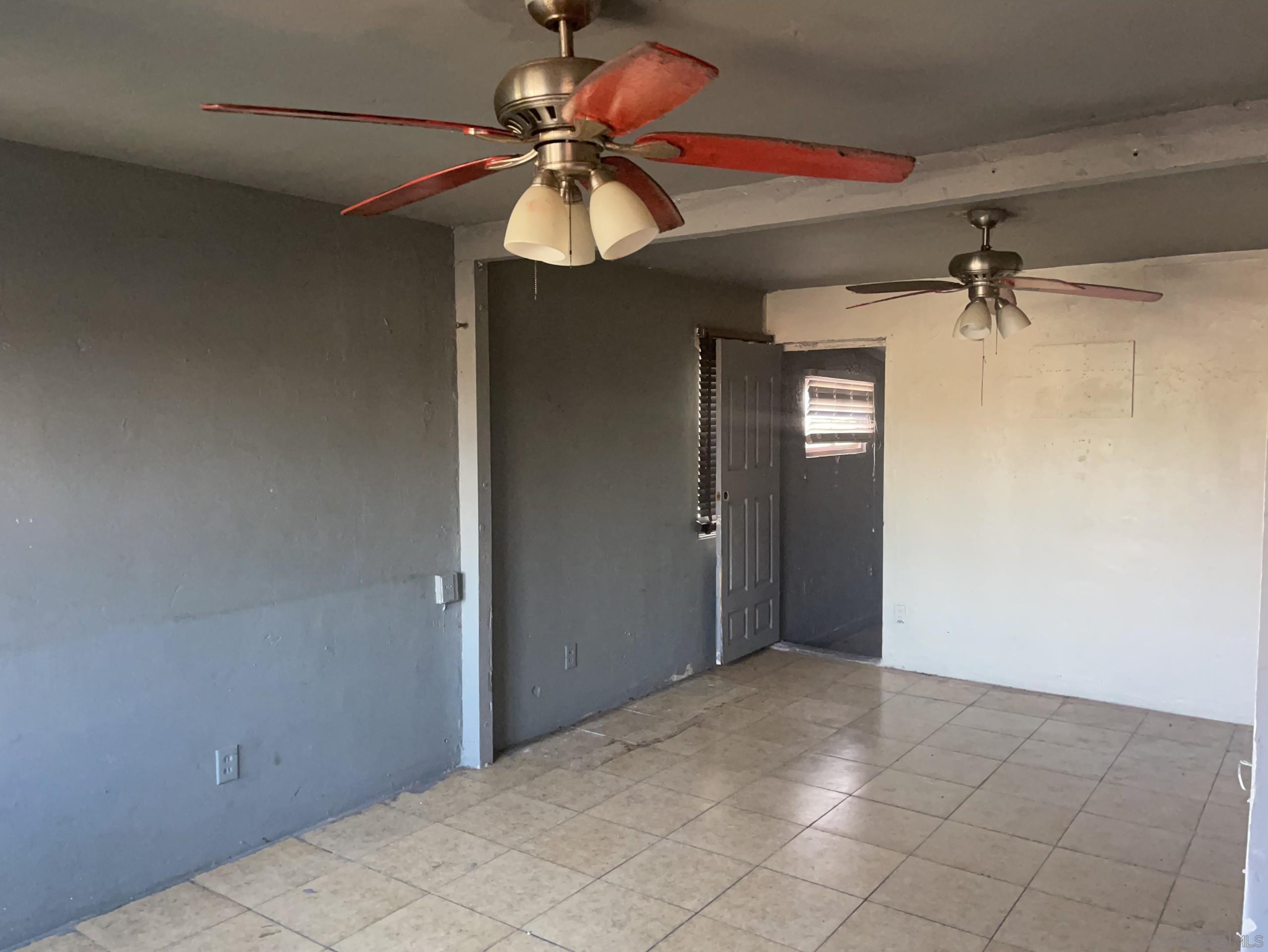 Detail Gallery Image 8 of 12 For 3851-53  Hemlock St, San Diego,  CA 92113 - – Beds | – Baths