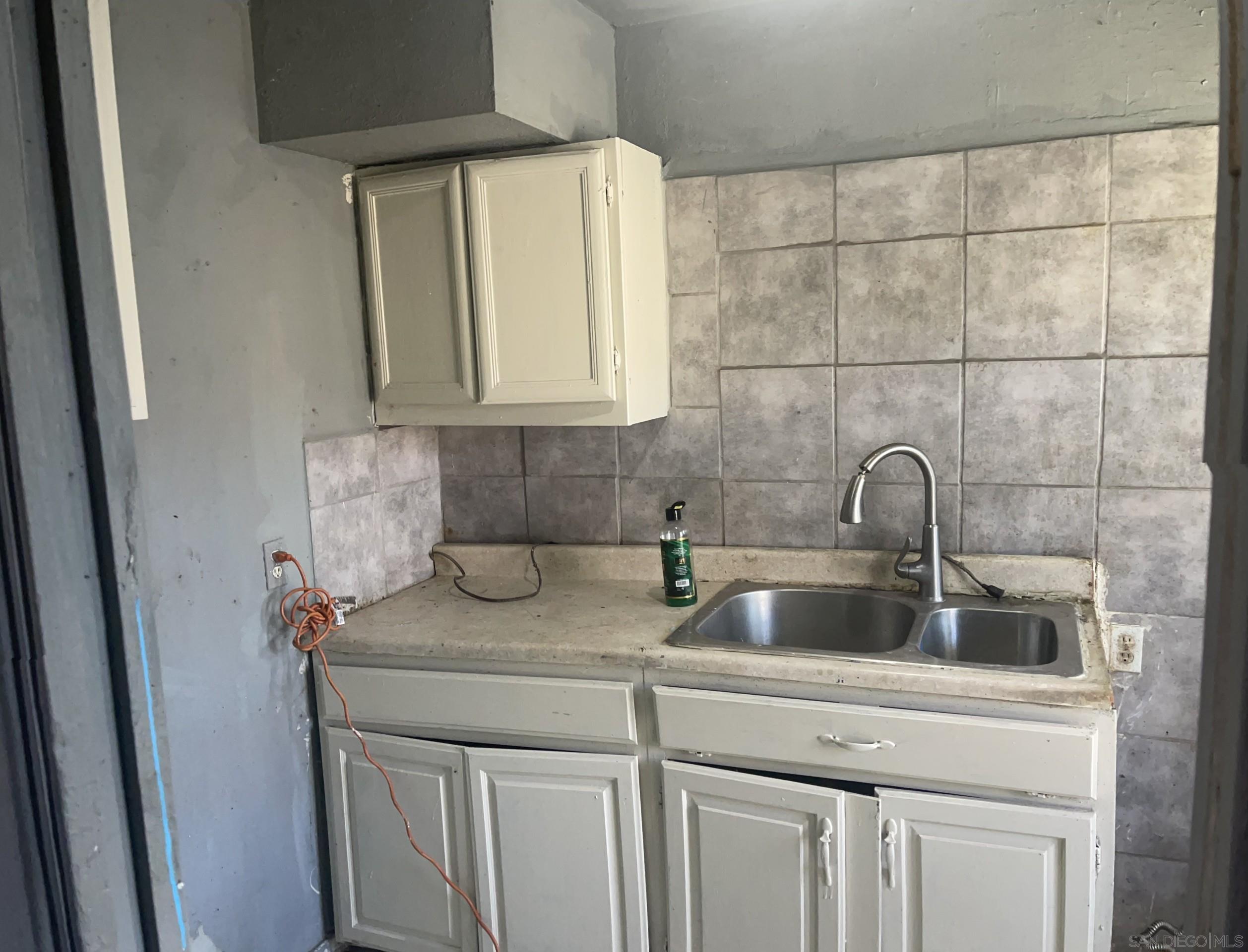 Detail Gallery Image 10 of 12 For 3851-53  Hemlock St, San Diego,  CA 92113 - – Beds | – Baths