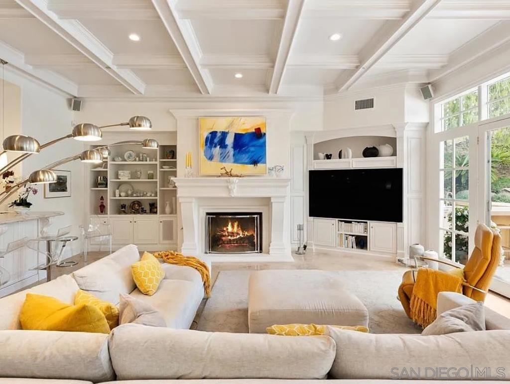 Detail Gallery Image 4 of 25 For 6369  Clubhouse, Rancho Santa Fe,  CA 92067 - 6 Beds | 5/1 Baths