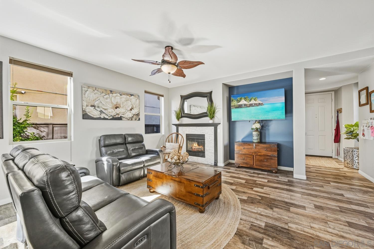 Detail Gallery Image 2 of 25 For 2348  Journey St, Chula Vista,  CA 91915 - 4 Beds | 3 Baths