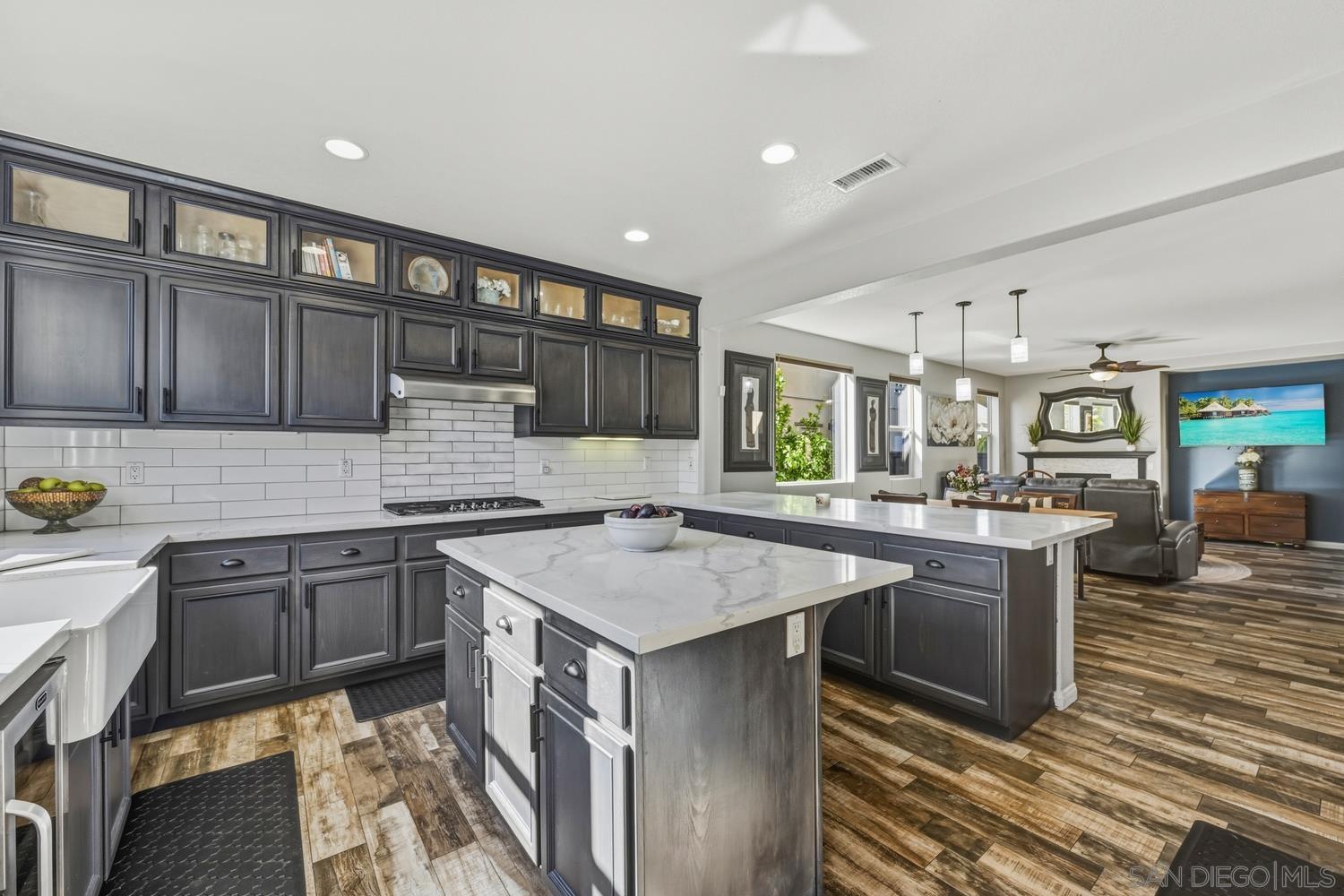 Detail Gallery Image 9 of 25 For 2348  Journey St, Chula Vista,  CA 91915 - 4 Beds | 3 Baths