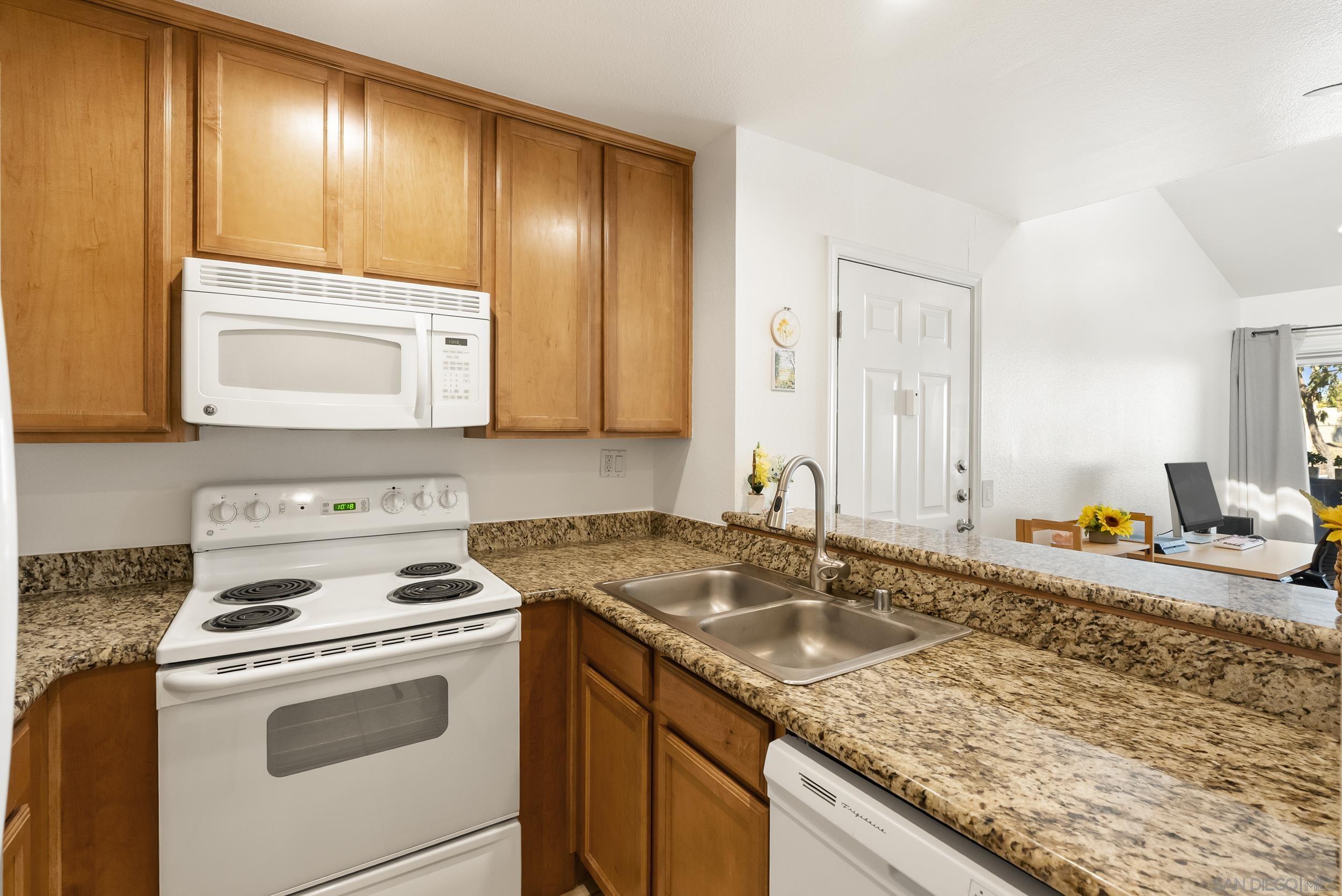 Detail Gallery Image 17 of 34 For 3456  Castle Glen Dr  #290,  San Diego,  CA 92123 - 1 Beds | 1 Baths