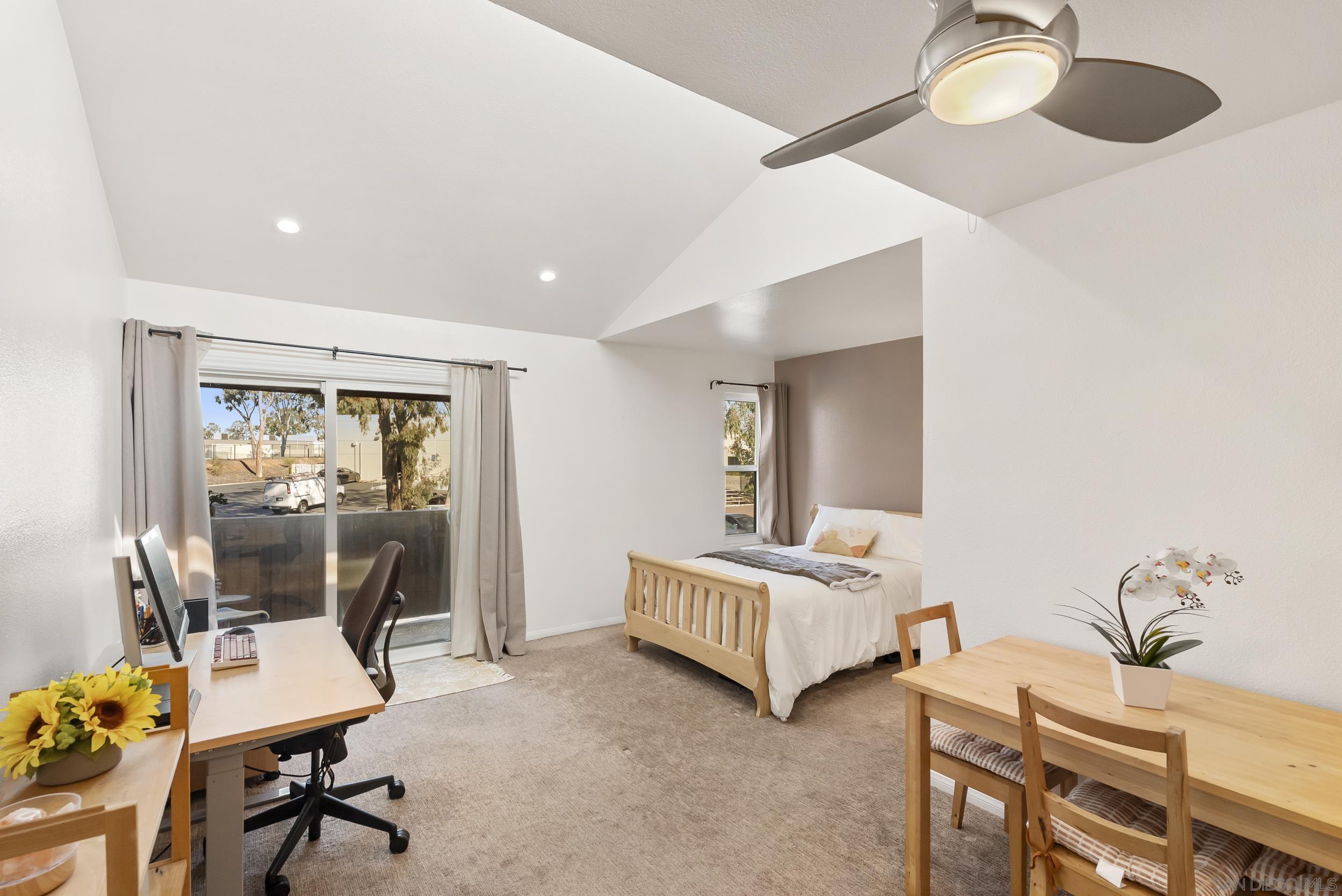 Detail Gallery Image 4 of 34 For 3456  Castle Glen Dr  #290,  San Diego,  CA 92123 - 1 Beds | 1 Baths