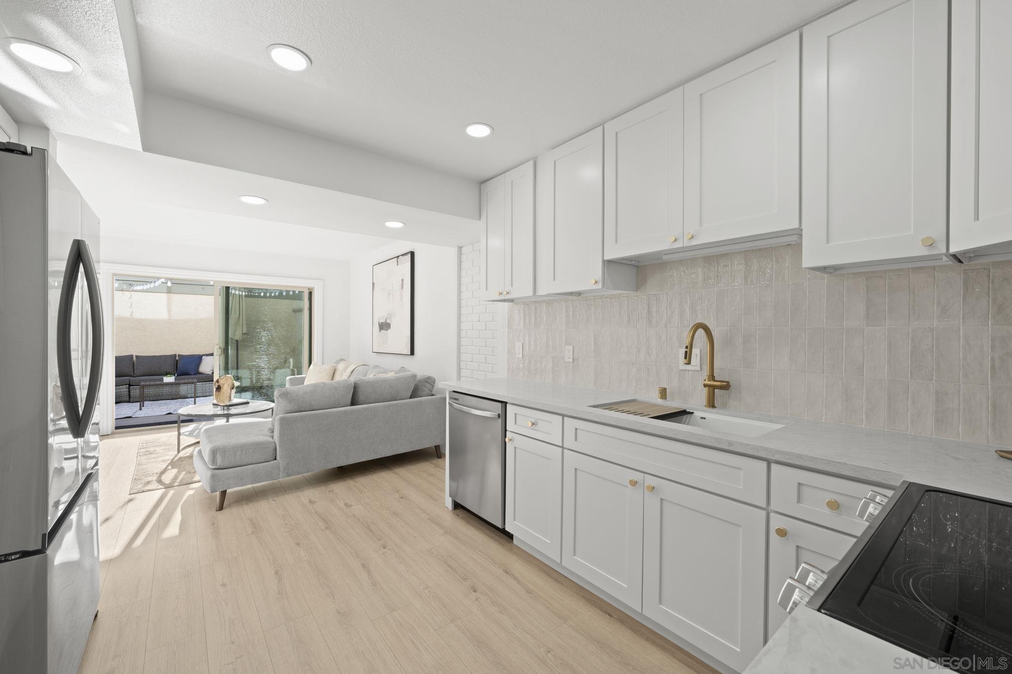 Detail Gallery Image 13 of 37 For 9951  Caminito Chirmolla, San Diego,  CA 92131 - 4 Beds | 2/1 Baths