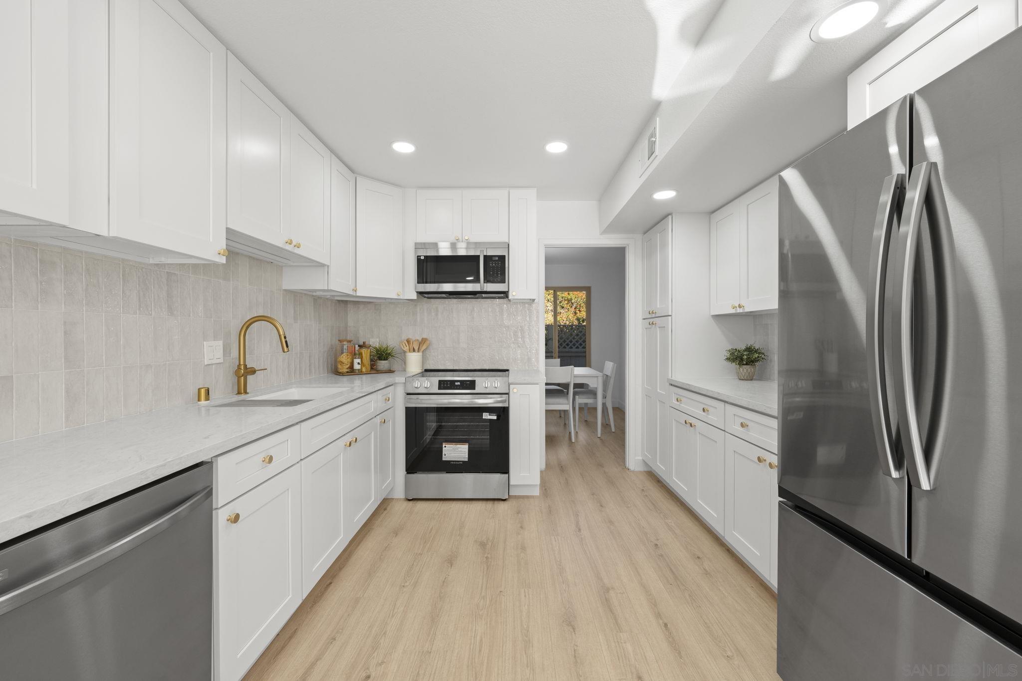 Detail Gallery Image 15 of 37 For 9951  Caminito Chirmolla, San Diego,  CA 92131 - 4 Beds | 2/1 Baths