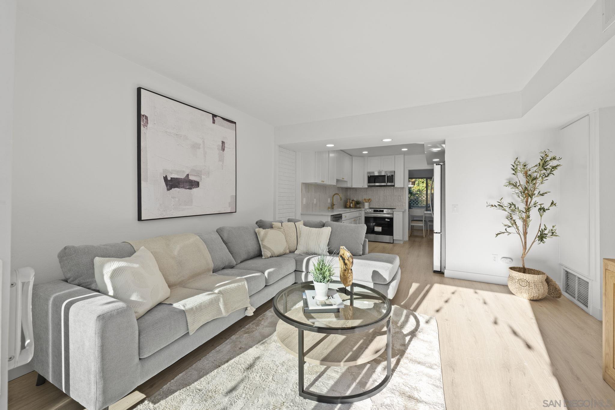 Detail Gallery Image 19 of 37 For 9951  Caminito Chirmolla, San Diego,  CA 92131 - 4 Beds | 2/1 Baths