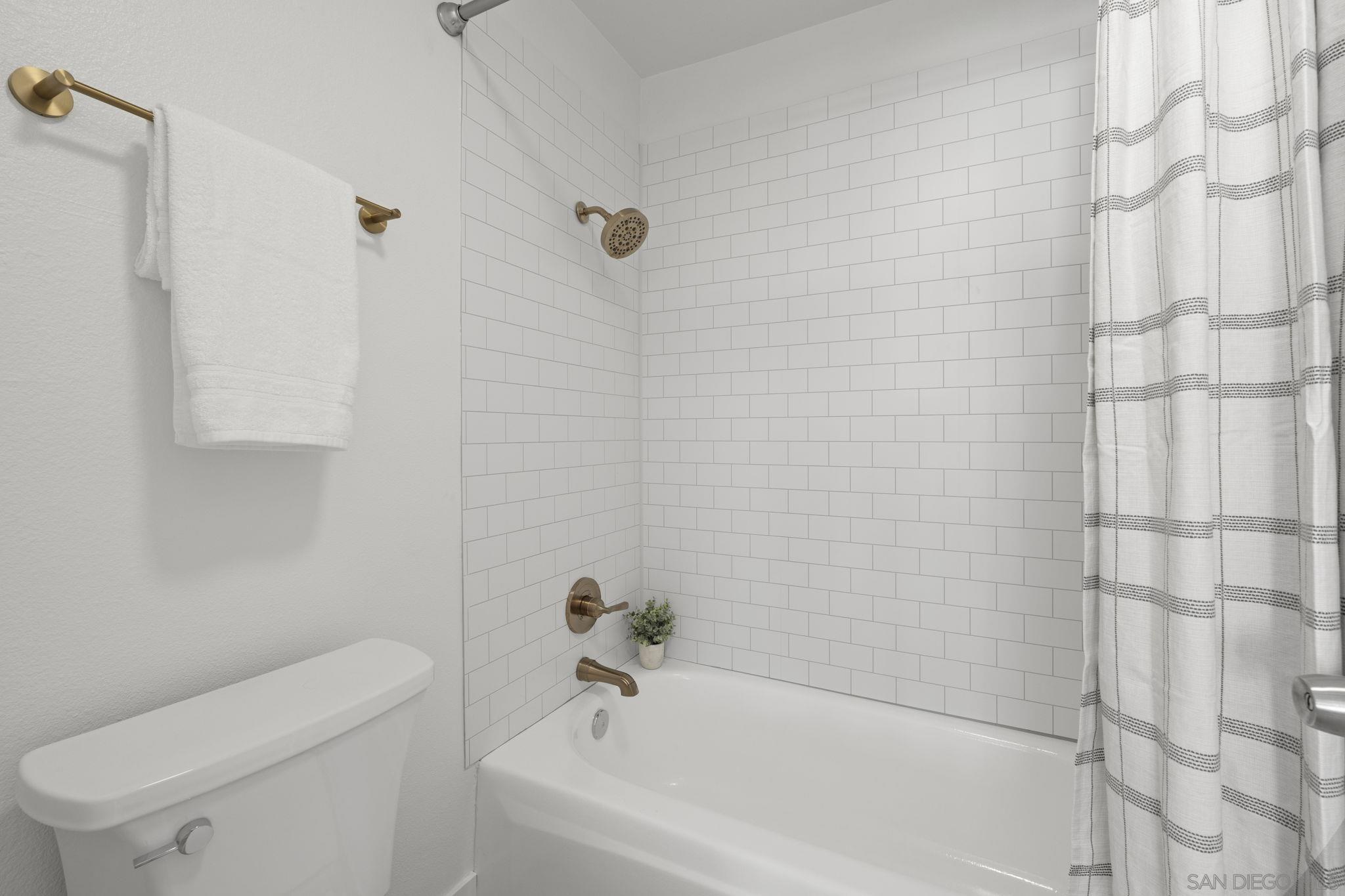 Detail Gallery Image 26 of 37 For 9951  Caminito Chirmolla, San Diego,  CA 92131 - 4 Beds | 2/1 Baths