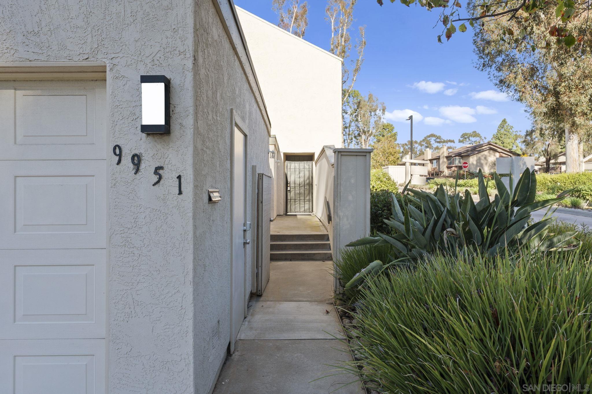 Detail Gallery Image 5 of 37 For 9951  Caminito Chirmolla, San Diego,  CA 92131 - 4 Beds | 2/1 Baths