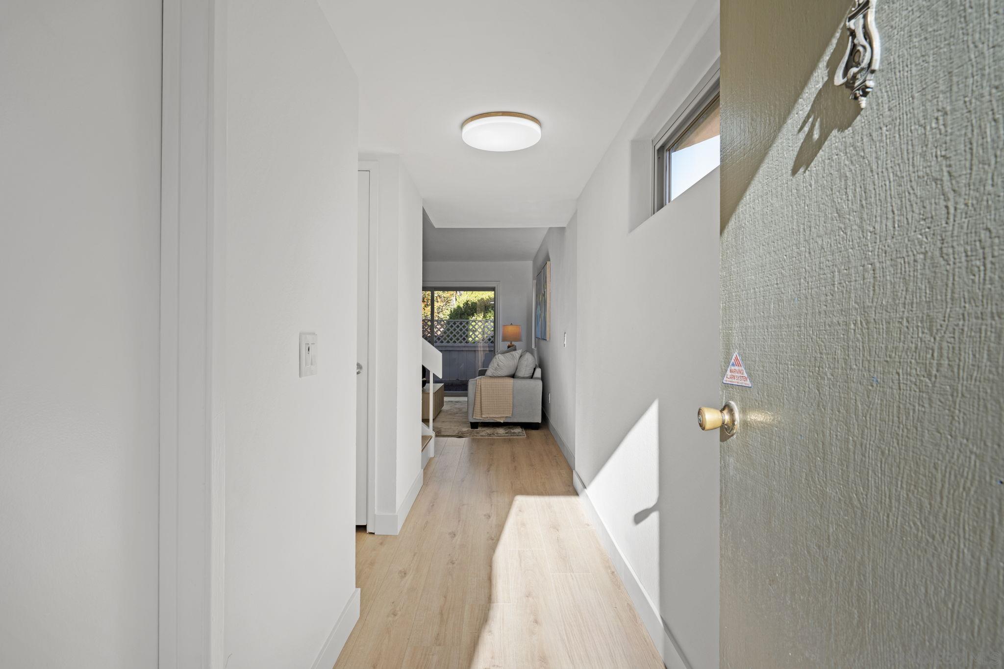 Detail Gallery Image 6 of 37 For 9951  Caminito Chirmolla, San Diego,  CA 92131 - 4 Beds | 2/1 Baths