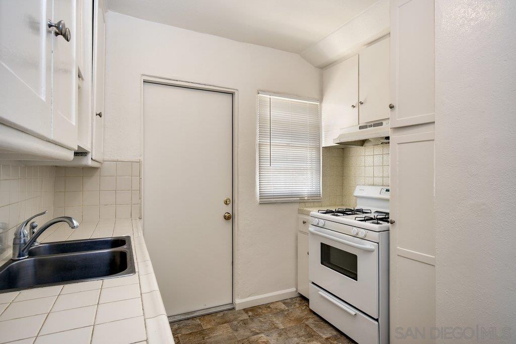 Detail Gallery Image 9 of 19 For 4515  Wilson Ave., San Diego,  CA 92116 - 2 Beds | 1 Baths