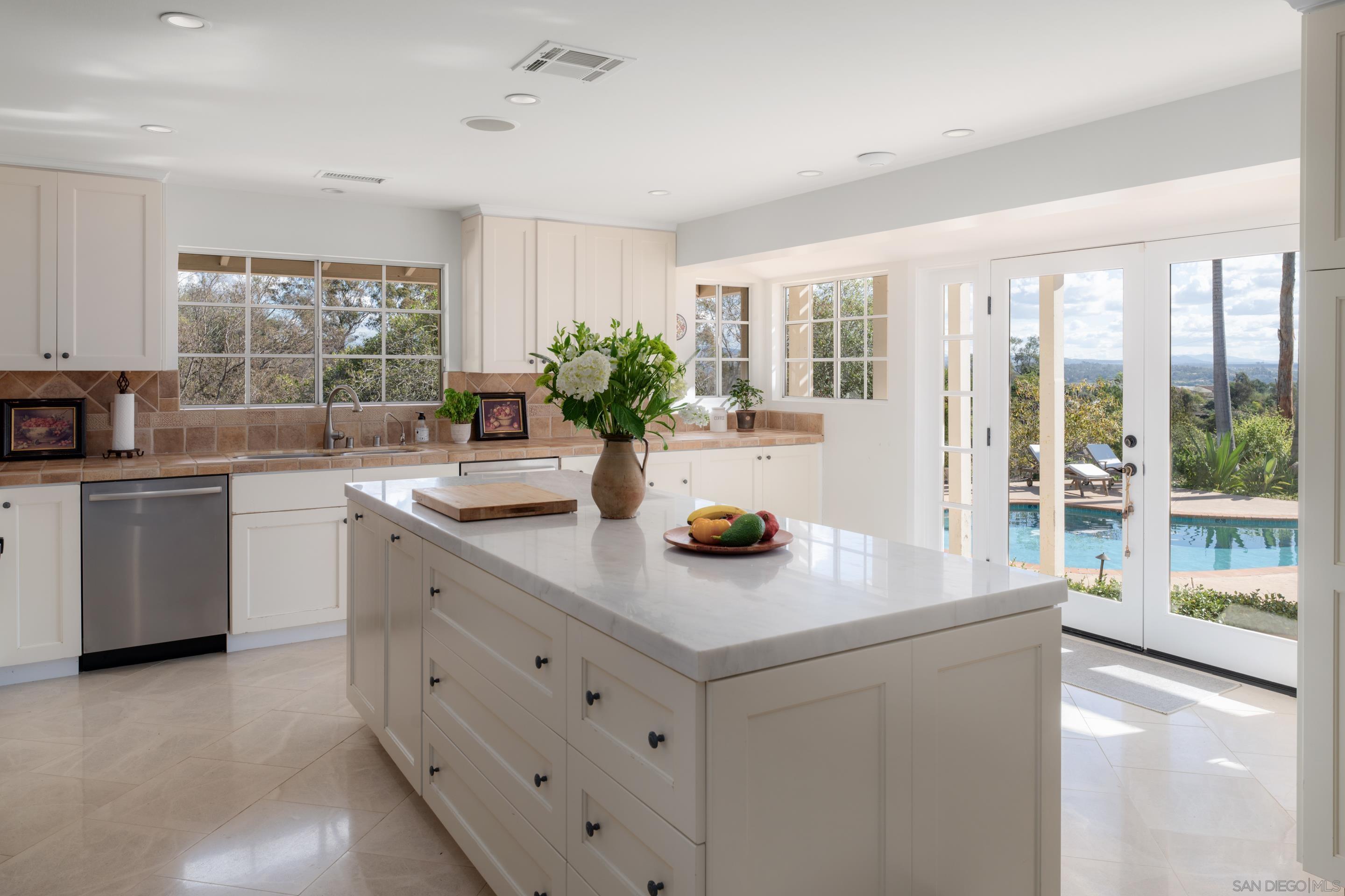 Detail Gallery Image 13 of 34 For 5327  La Glorieta, Rancho Santa Fe,  CA 92067 - 6 Beds | 6/1 Baths