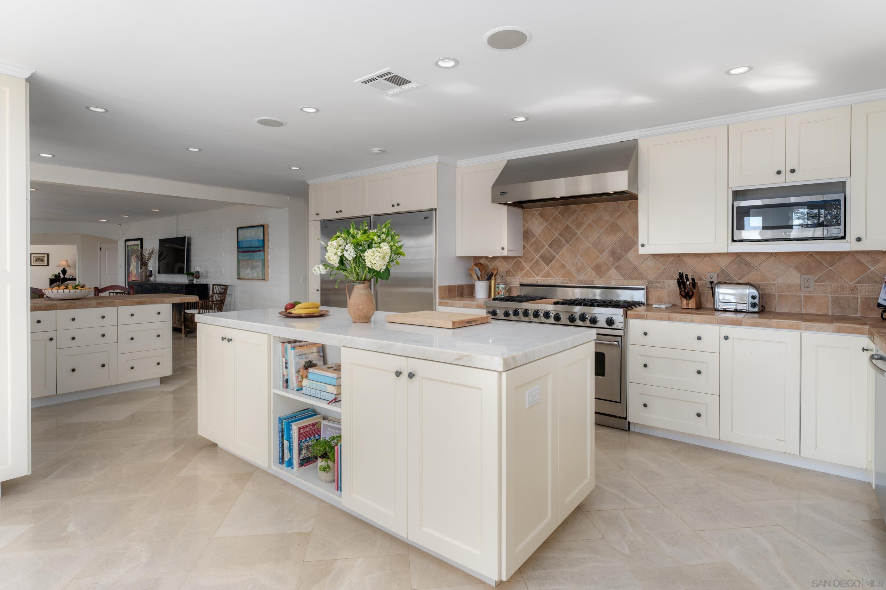 Detail Gallery Image 14 of 34 For 5327  La Glorieta, Rancho Santa Fe,  CA 92067 - 6 Beds | 6/1 Baths