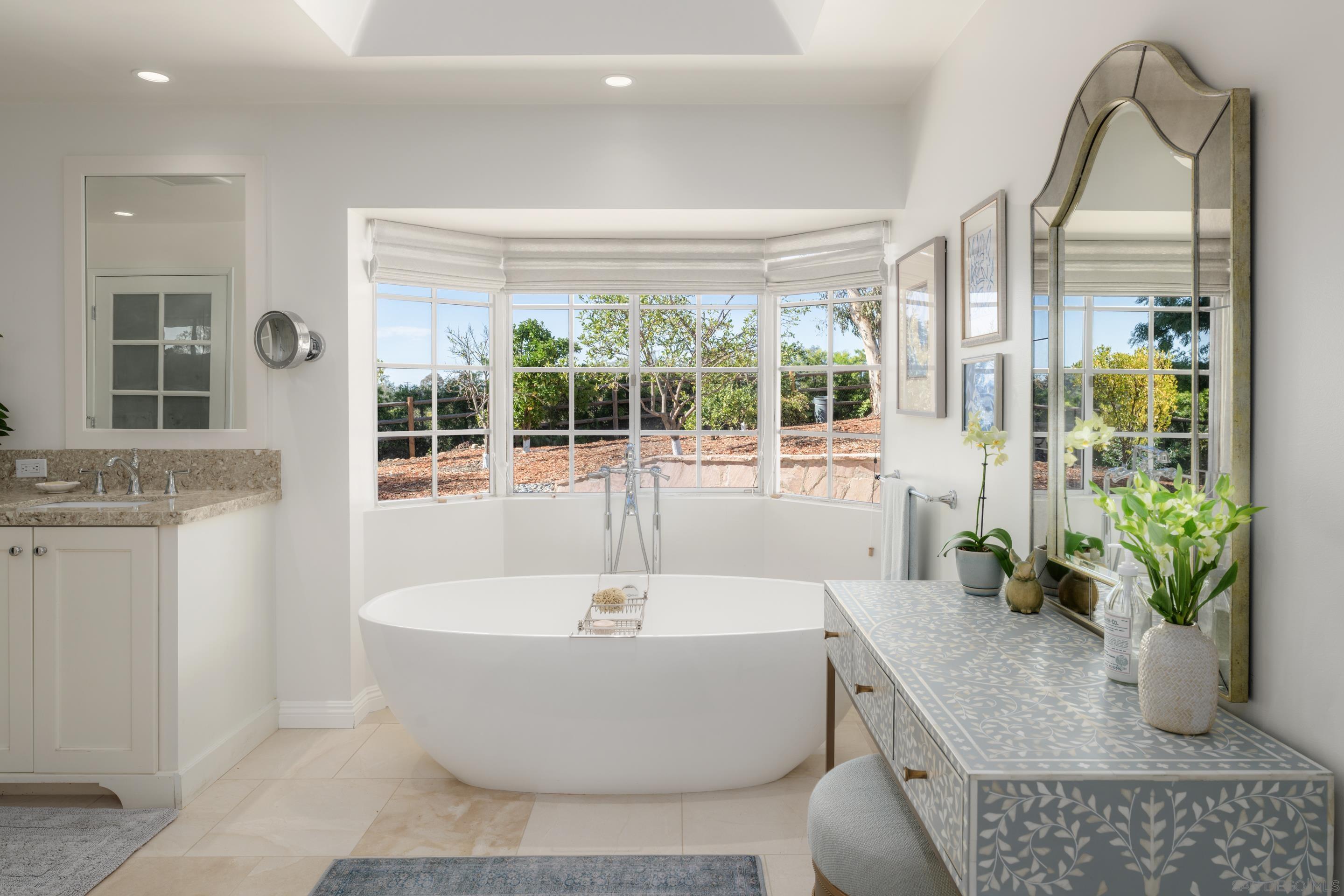 Detail Gallery Image 20 of 34 For 5327  La Glorieta, Rancho Santa Fe,  CA 92067 - 6 Beds | 6/1 Baths