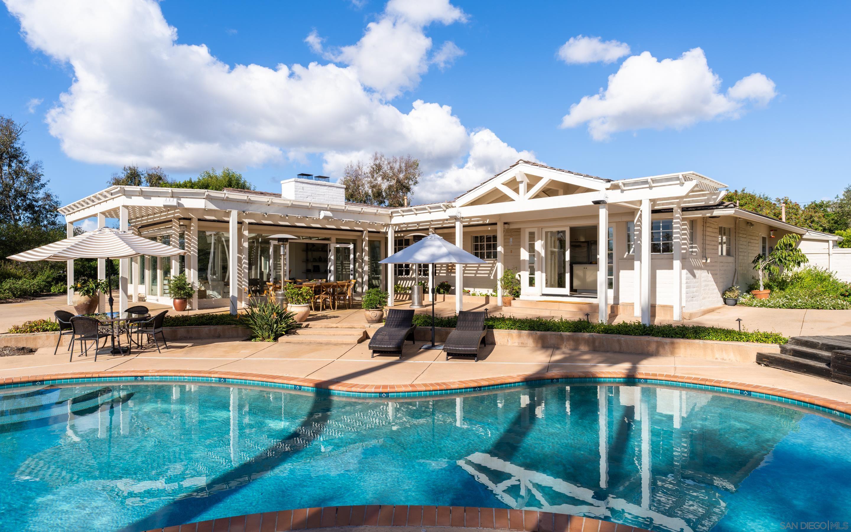 Detail Gallery Image 3 of 34 For 5327  La Glorieta, Rancho Santa Fe,  CA 92067 - 6 Beds | 6/1 Baths