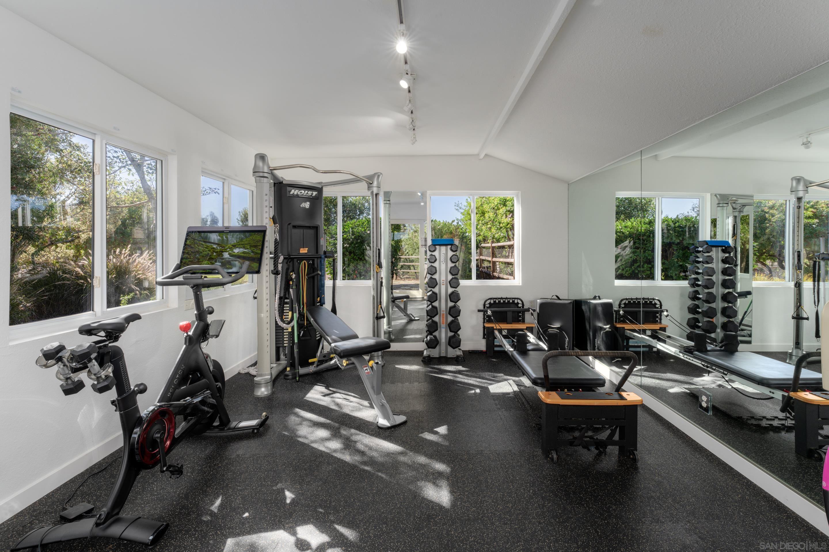 Detail Gallery Image 24 of 34 For 5327  La Glorieta, Rancho Santa Fe,  CA 92067 - 6 Beds | 6/1 Baths