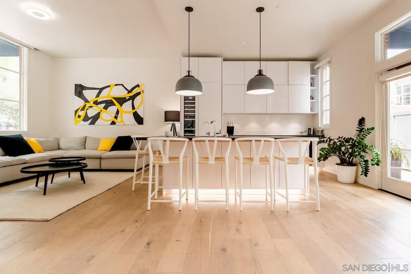 Front Image Thumbnail for SD250044796