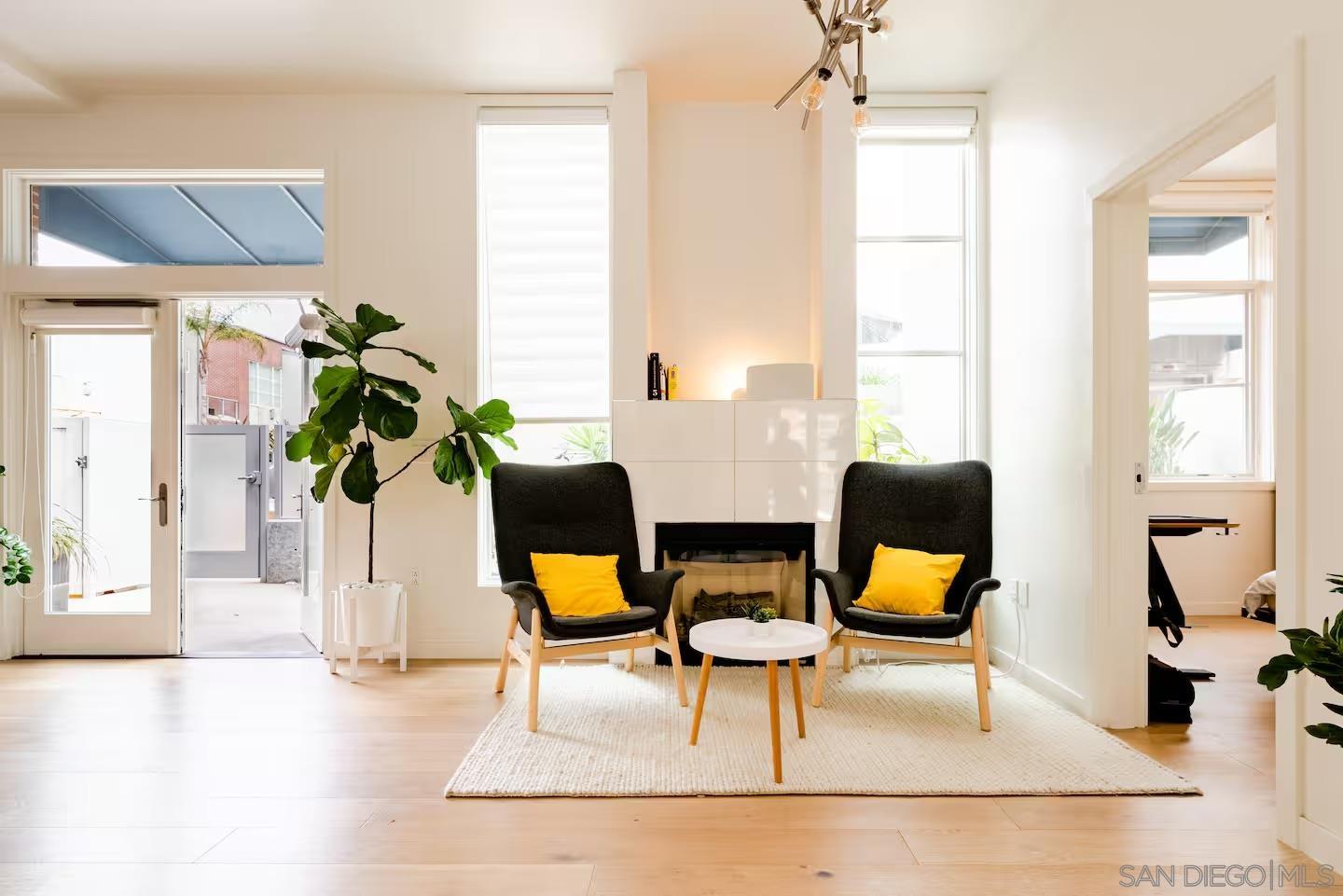 Detail Gallery Image 2 of 28 For 800  the Mark Lane  Th 109, San Diego,  CA 92101 - 2 Beds | 2 Baths