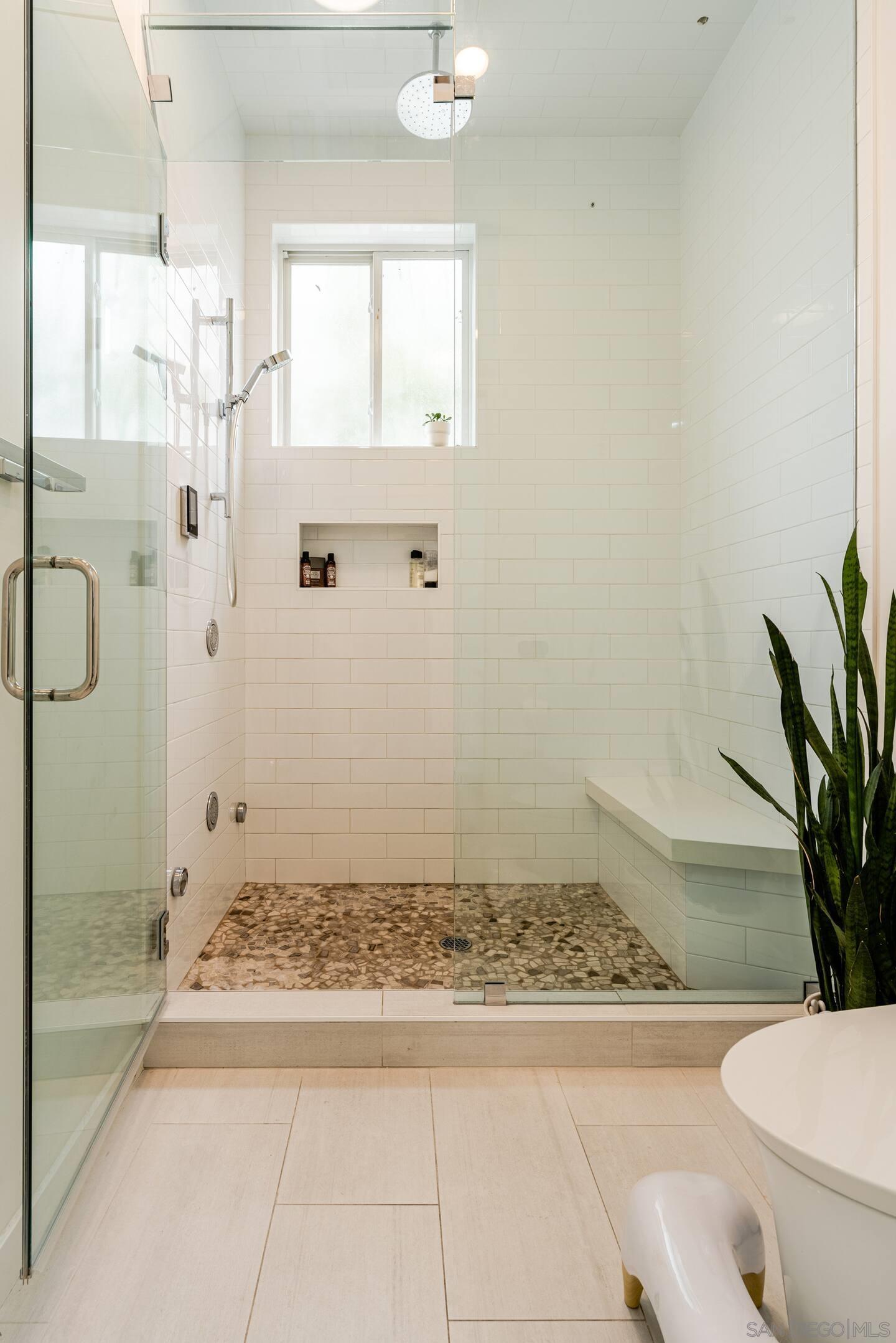 Detail Gallery Image 11 of 28 For 800  the Mark Lane  Th 109, San Diego,  CA 92101 - 2 Beds | 2 Baths