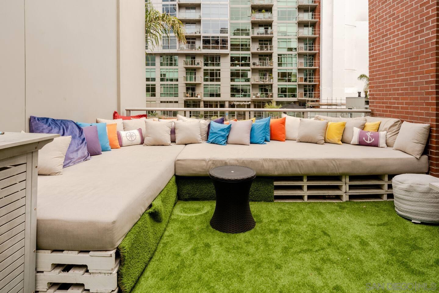 Detail Gallery Image 13 of 28 For 800  the Mark Lane  Th 109, San Diego,  CA 92101 - 2 Beds | 2 Baths