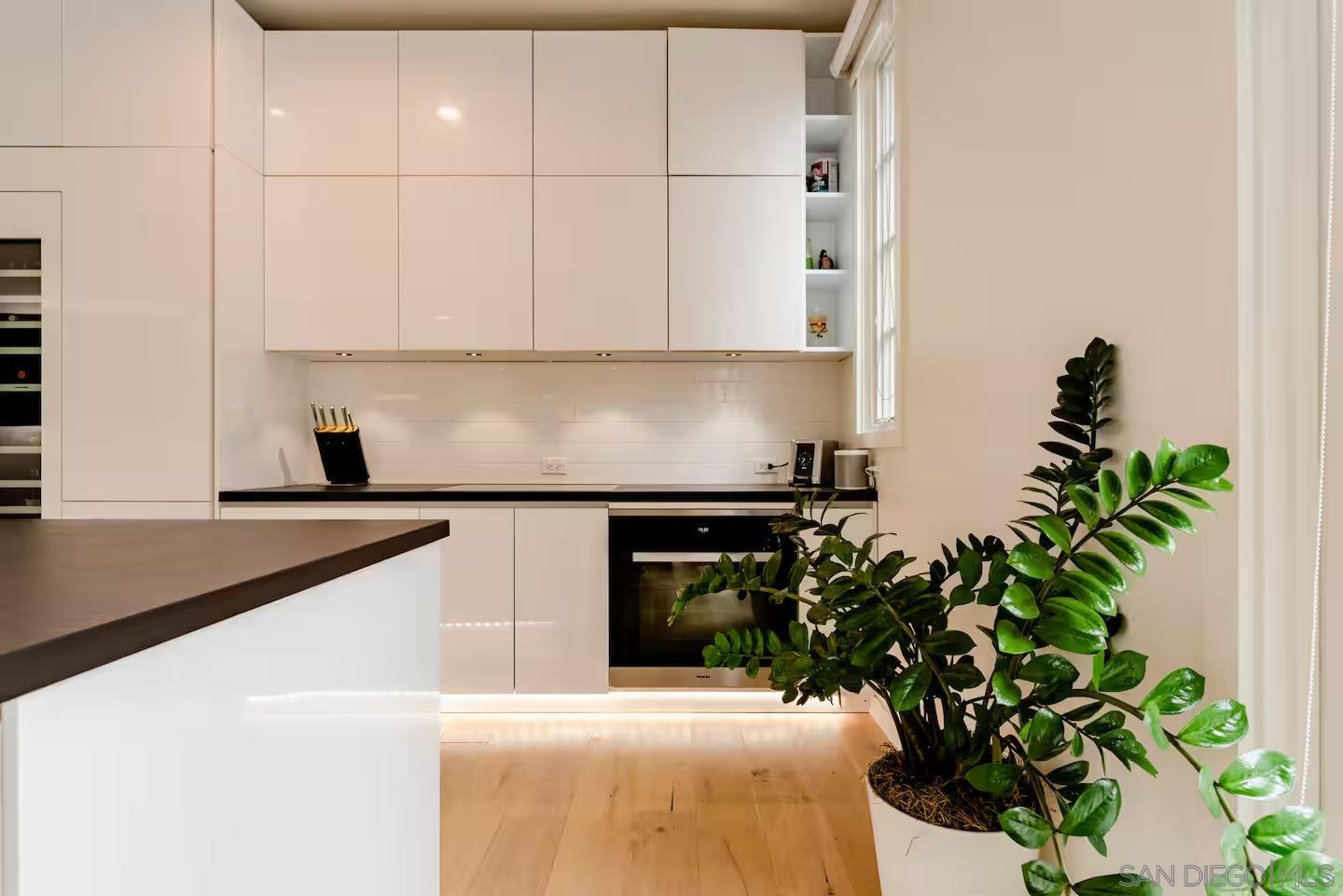 Detail Gallery Image 4 of 28 For 800  the Mark Lane  Th 109, San Diego,  CA 92101 - 2 Beds | 2 Baths