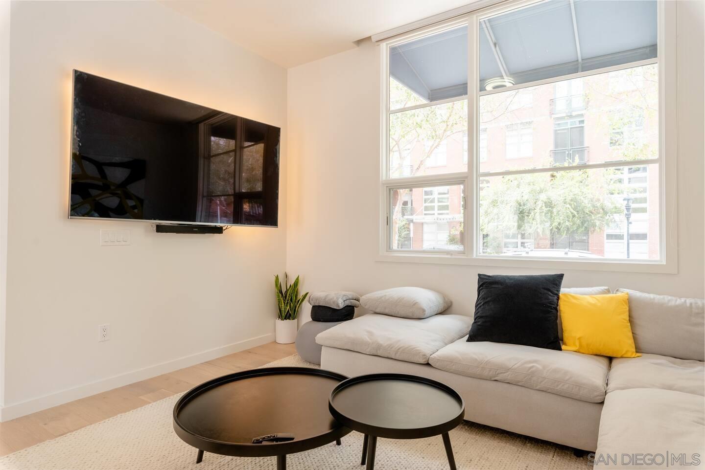 Detail Gallery Image 6 of 28 For 800  the Mark Lane  Th 109, San Diego,  CA 92101 - 2 Beds | 2 Baths