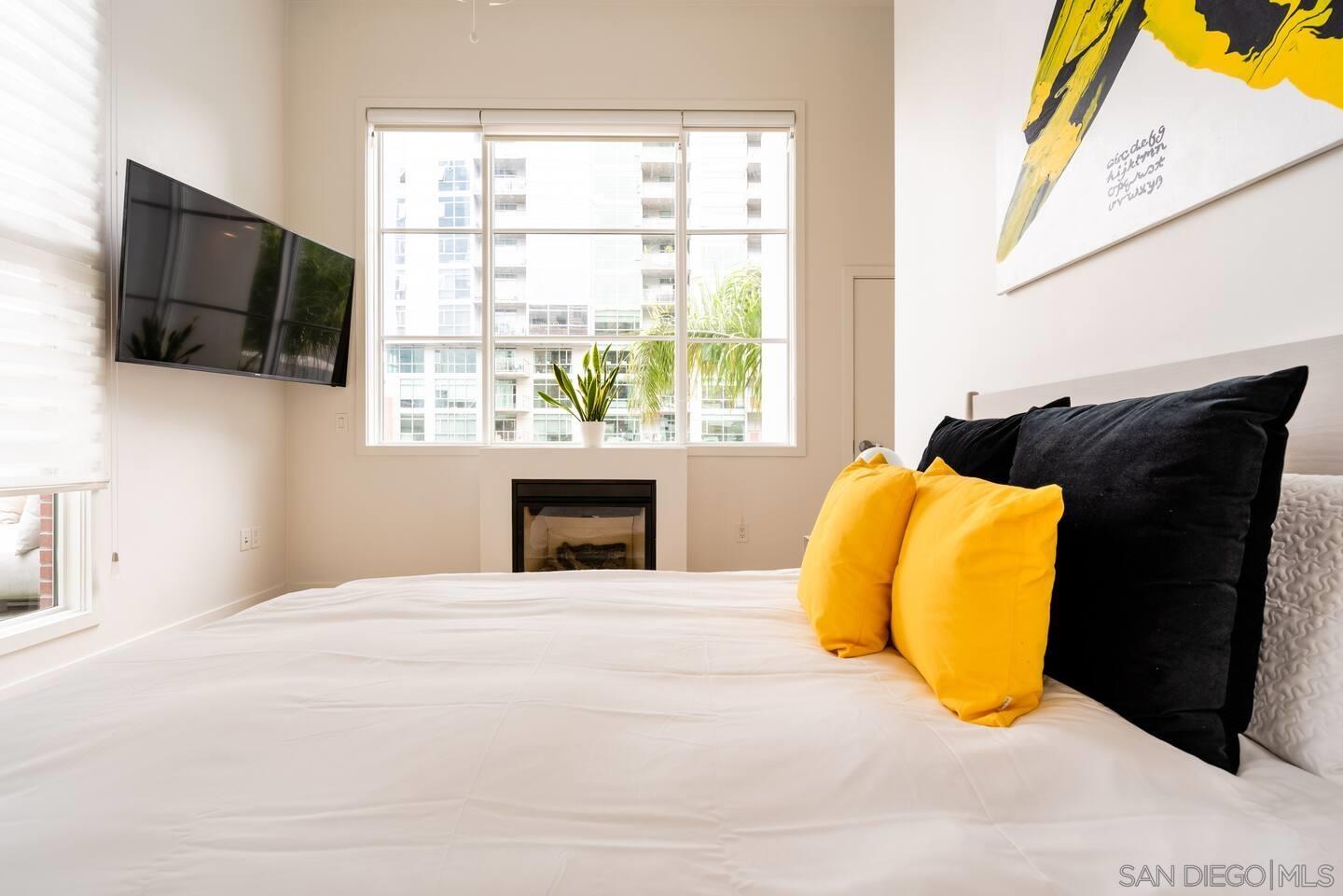 Detail Gallery Image 8 of 28 For 800  the Mark Lane  Th 109, San Diego,  CA 92101 - 2 Beds | 2 Baths