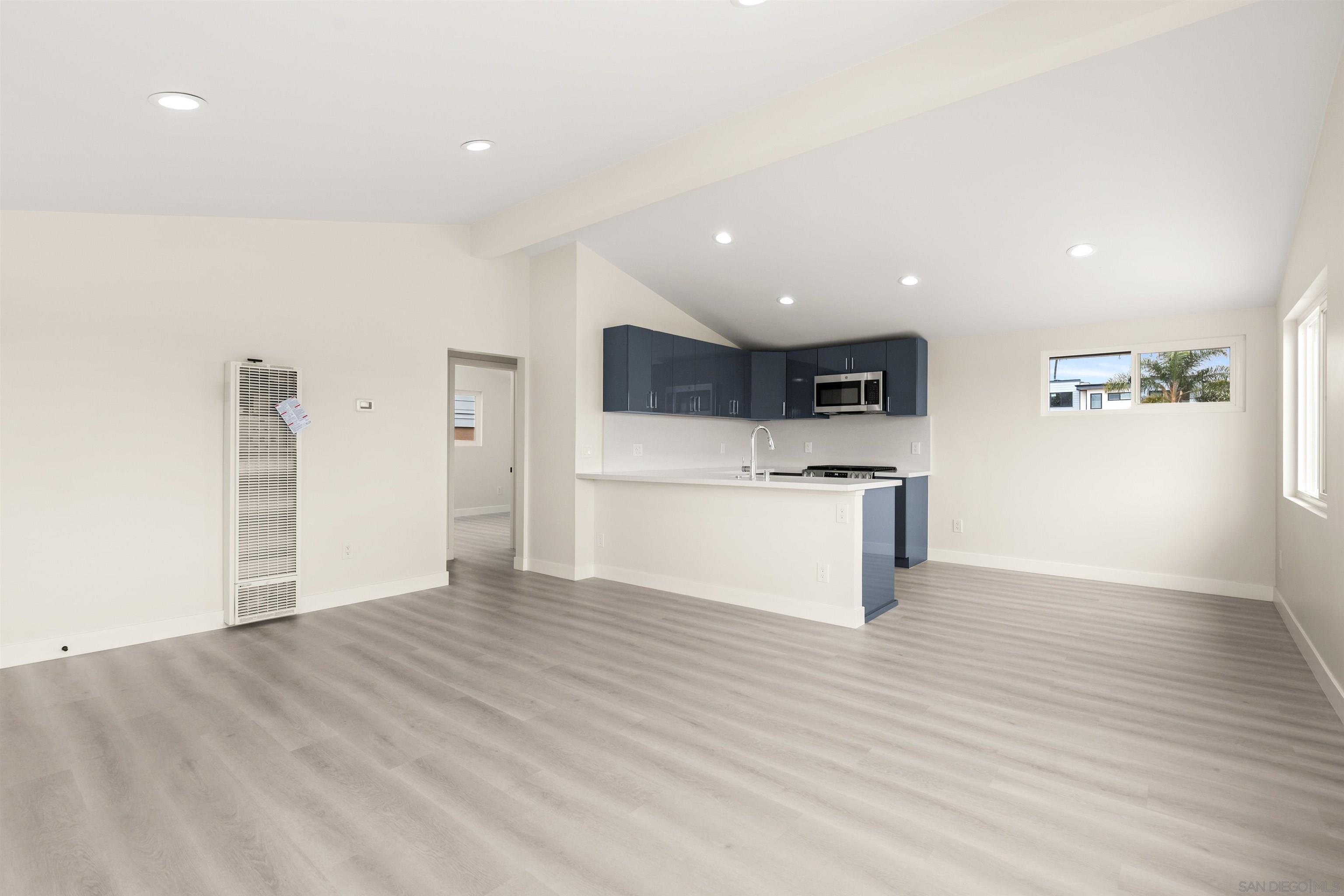 Detail Gallery Image 11 of 51 For 4804  Lamont St, San Diego,  CA 92109 - – Beds | – Baths